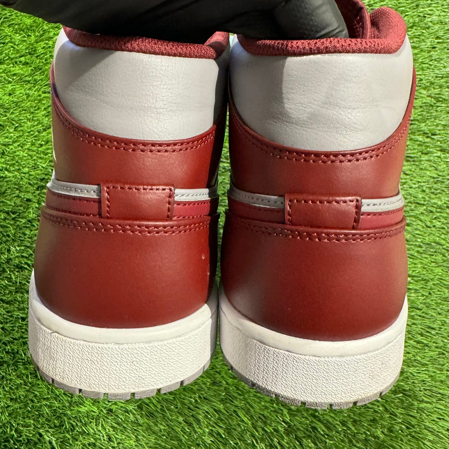 Air Jordan 1 Mid 'Cherrywood Red'
