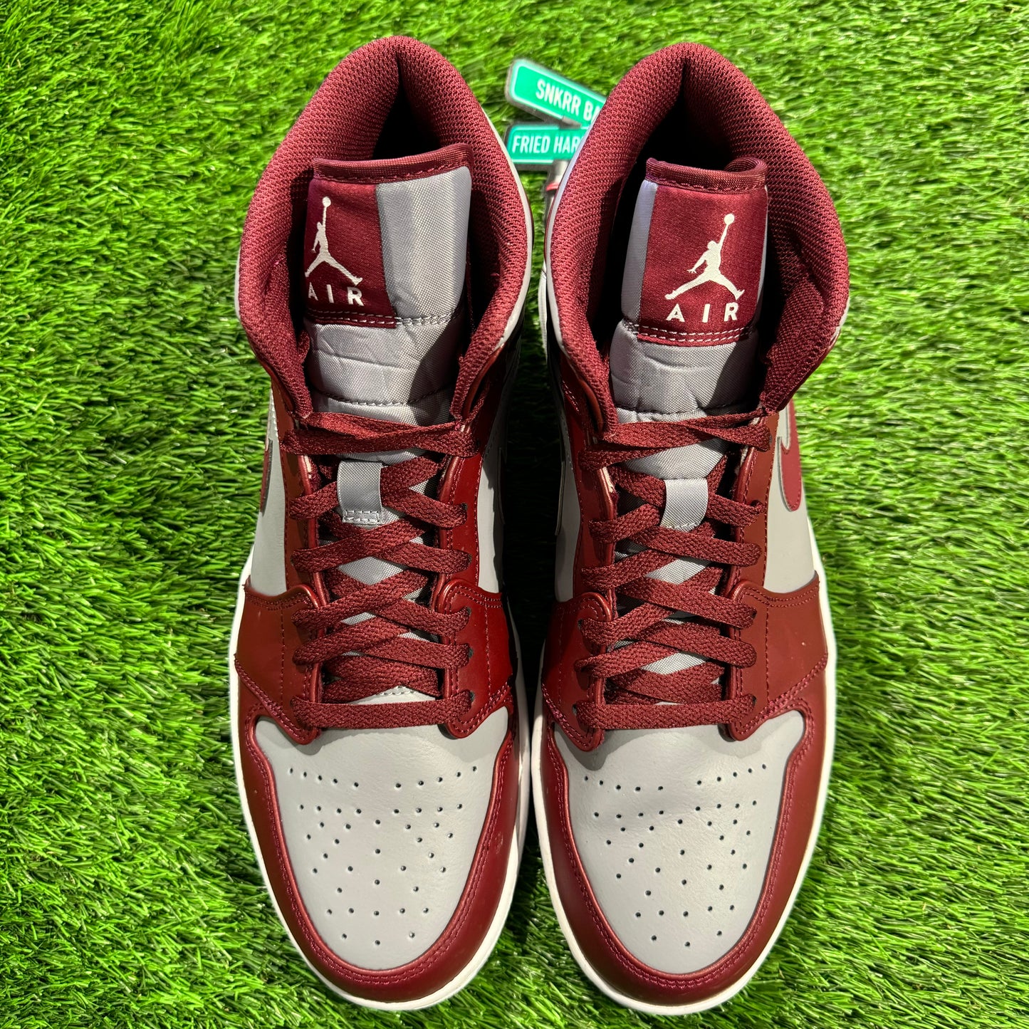 Air Jordan 1 Mid 'Cherrywood Red'