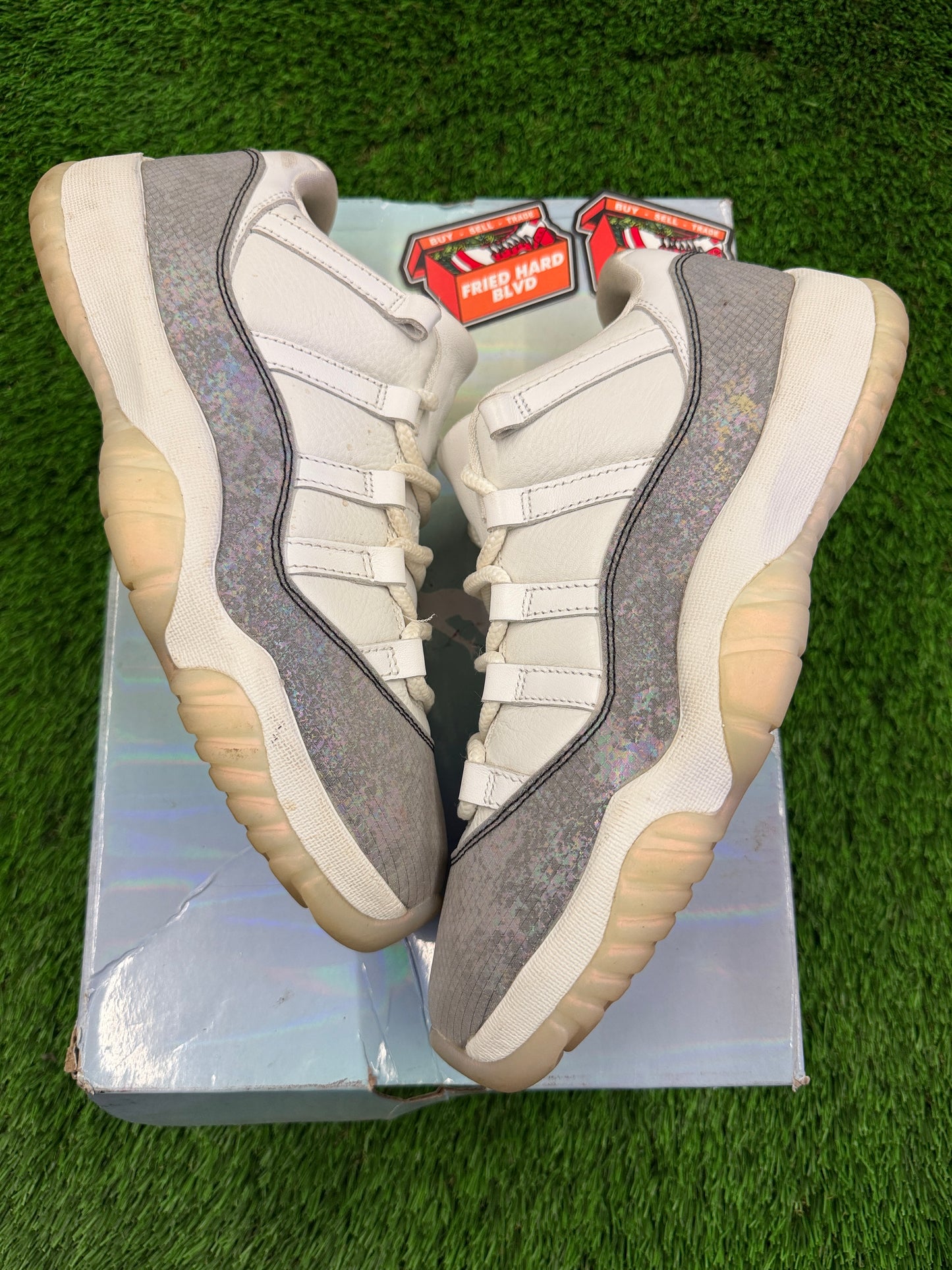 Jordan 11 Retro Low Year of the Snake 9.5M/11W