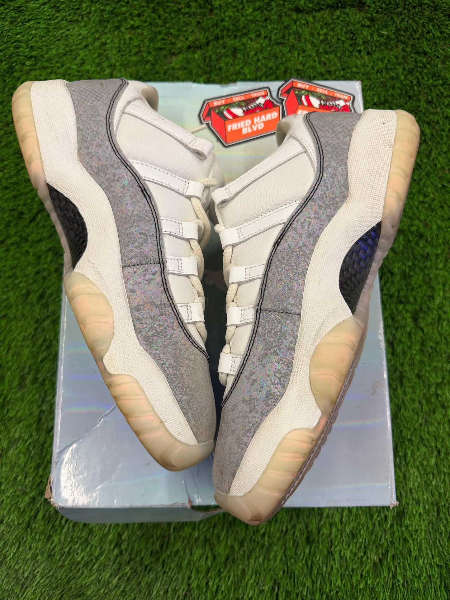 Jordan 11 Retro Low Year of the Snake 9.5M/11W