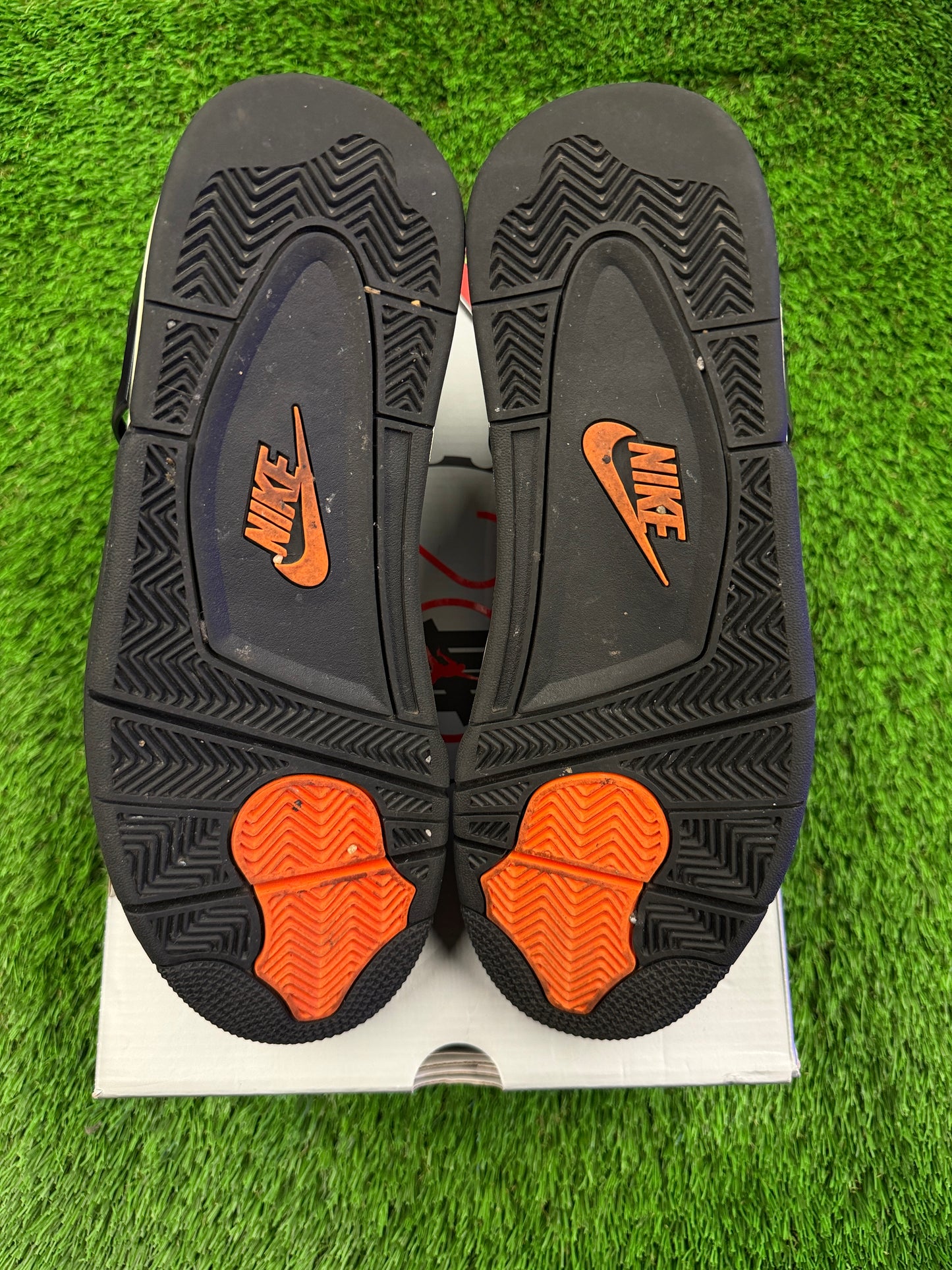 Jordan 4 Retro OG SP Undefeated (2025)