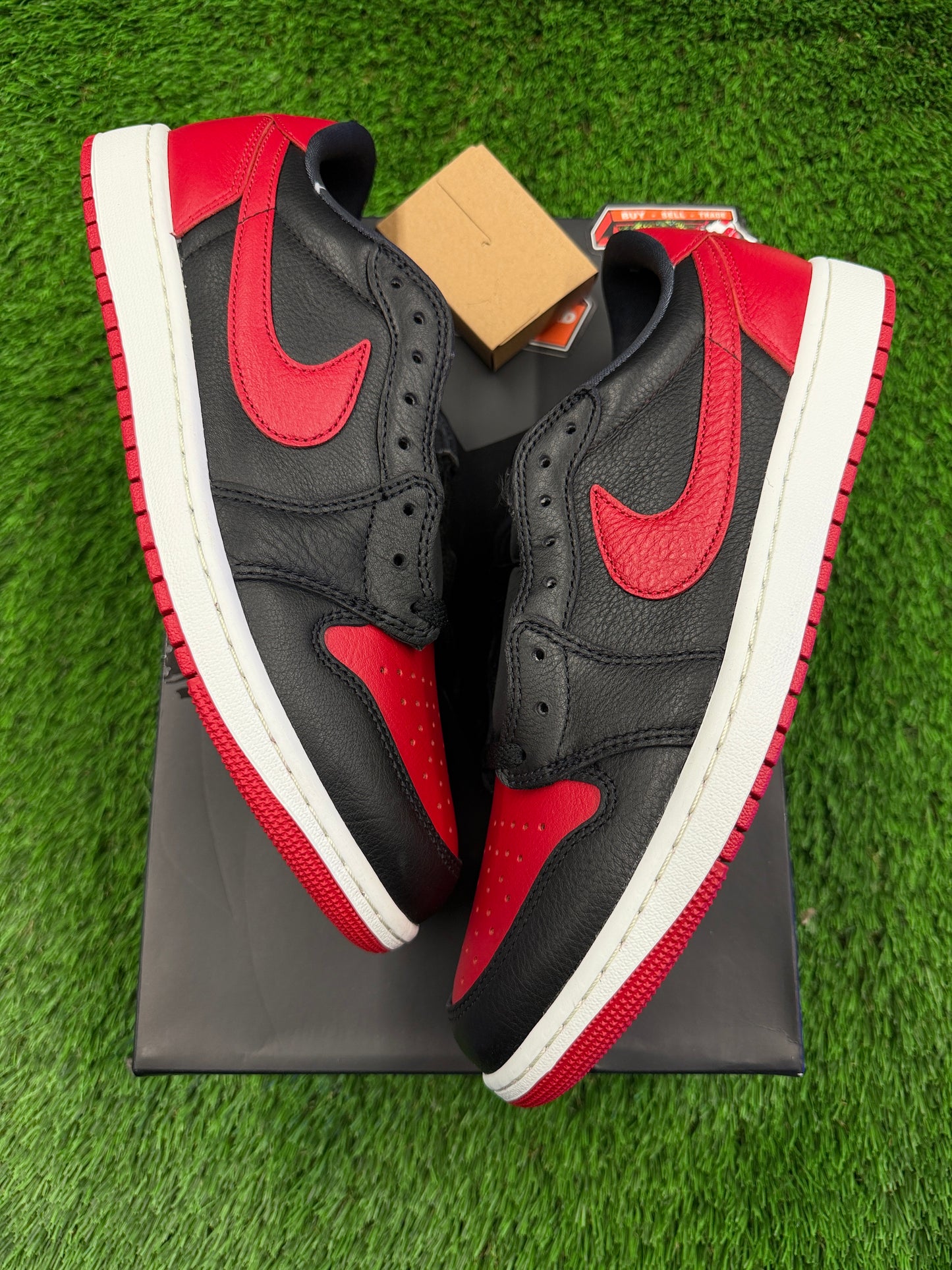 Air Jordan 1 Retro Low OG 'Banned' 2026