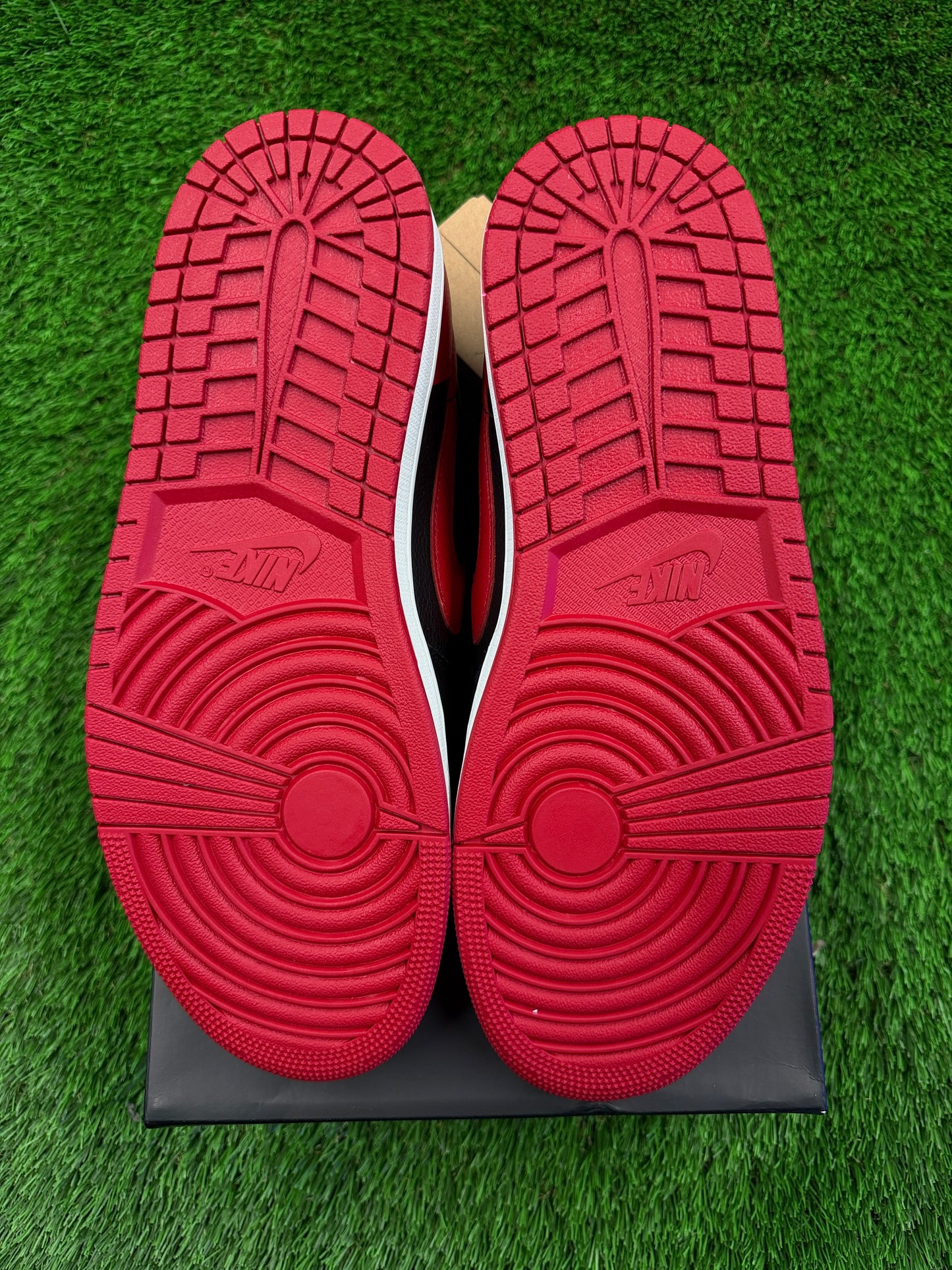 Air Jordan 1 Retro Low OG 'Banned' 2026