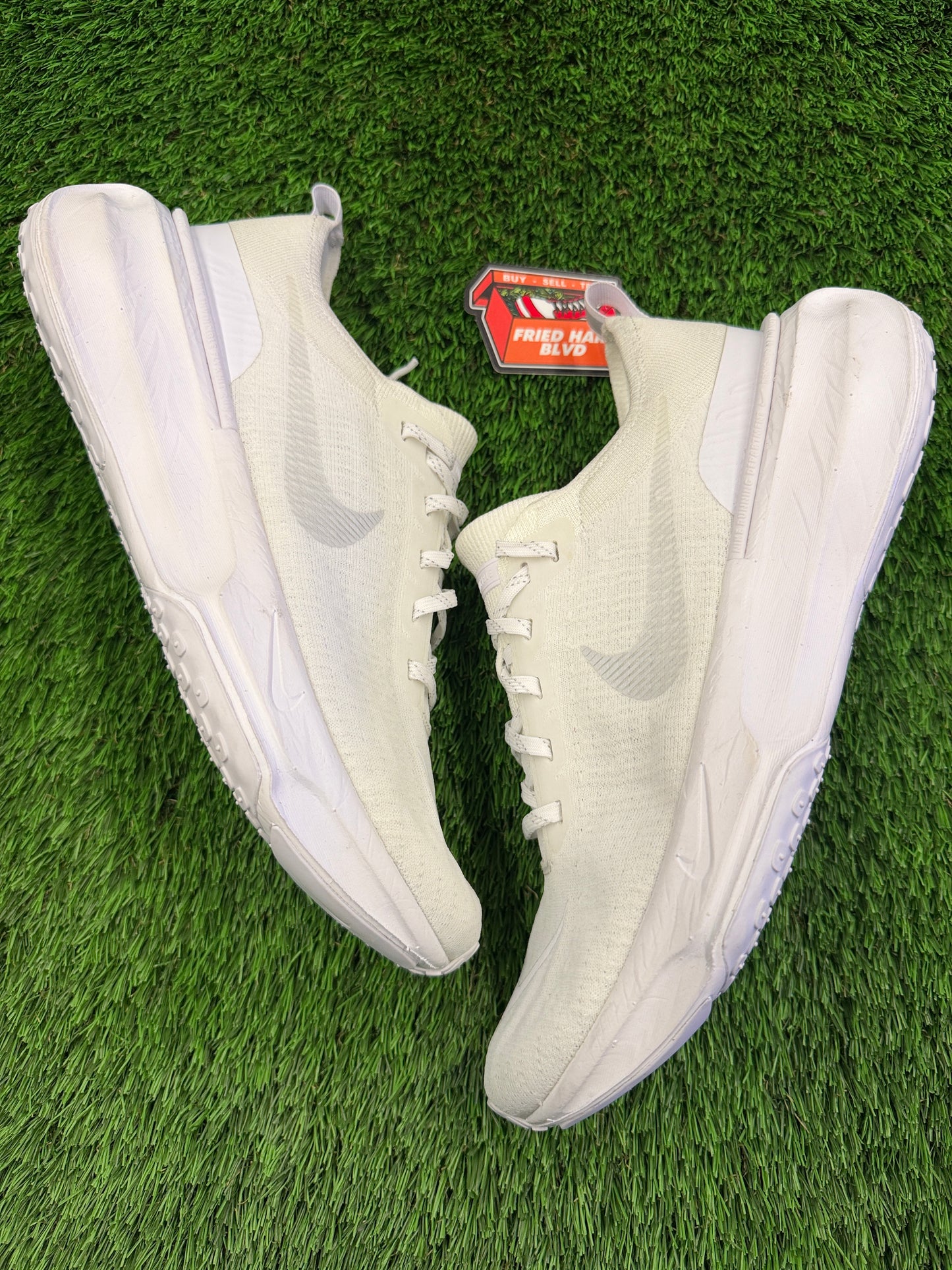 Nike ZoomX Invincible 3 'White Photon Dust'