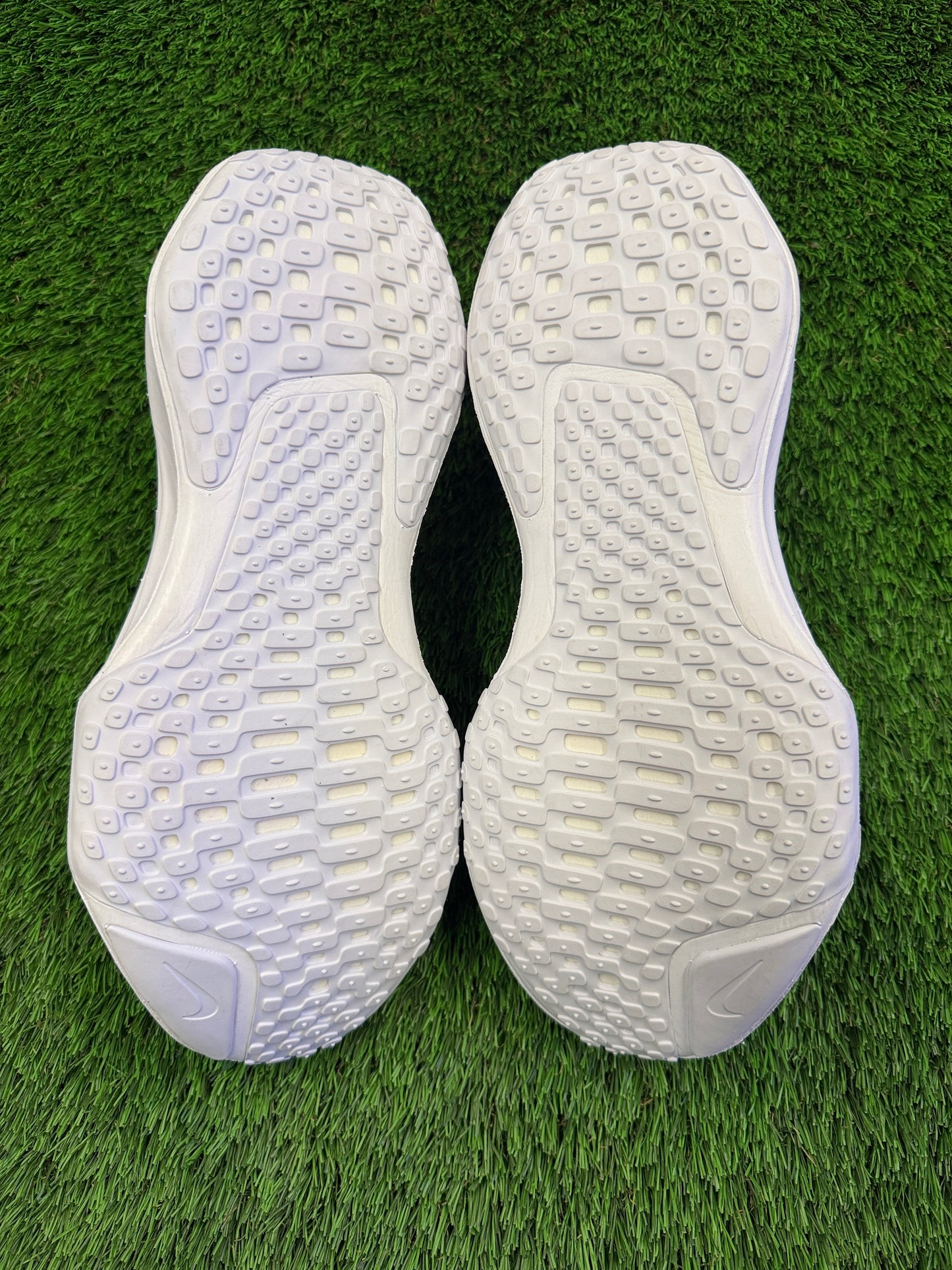 Nike ZoomX Invincible 3 'White Photon Dust'
