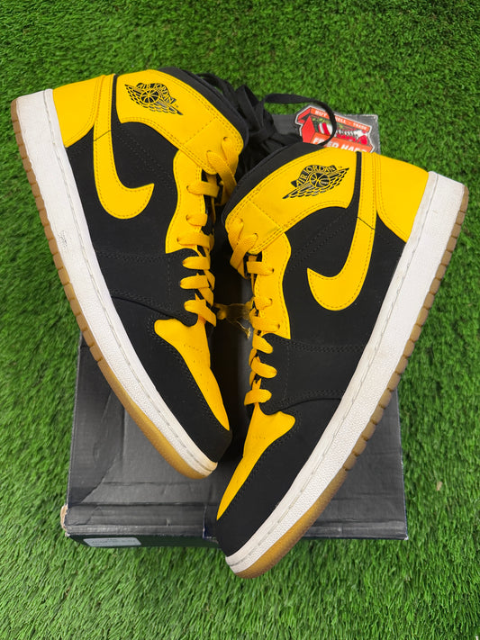 Air Jordan 1 Retro Mid 'New Love' 2017