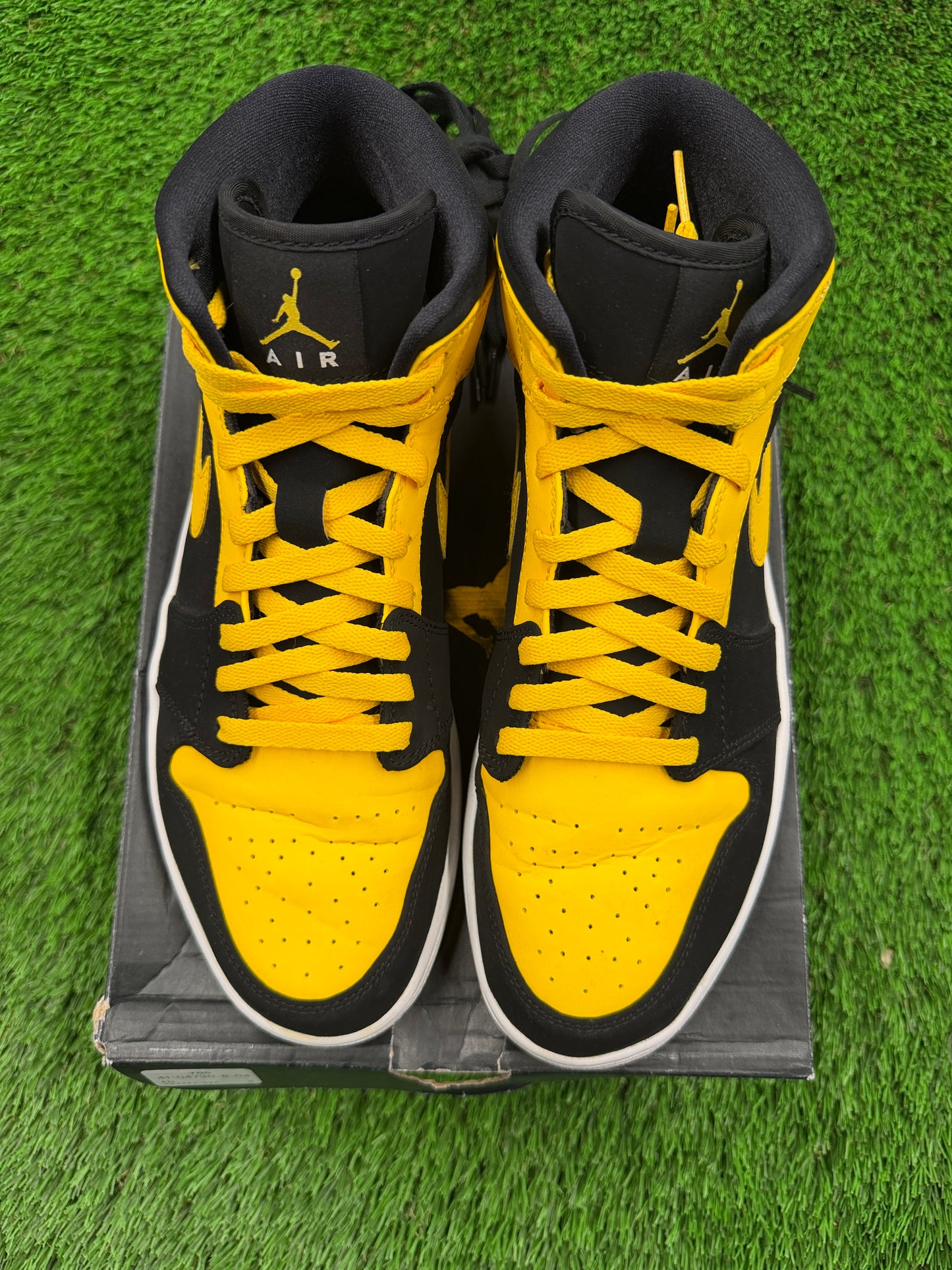 Air Jordan 1 Retro Mid 'New Love' 2017