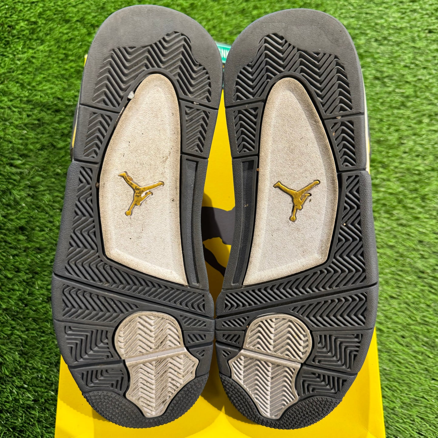 Air Jordan 4 Retro 'Lightning' 2021