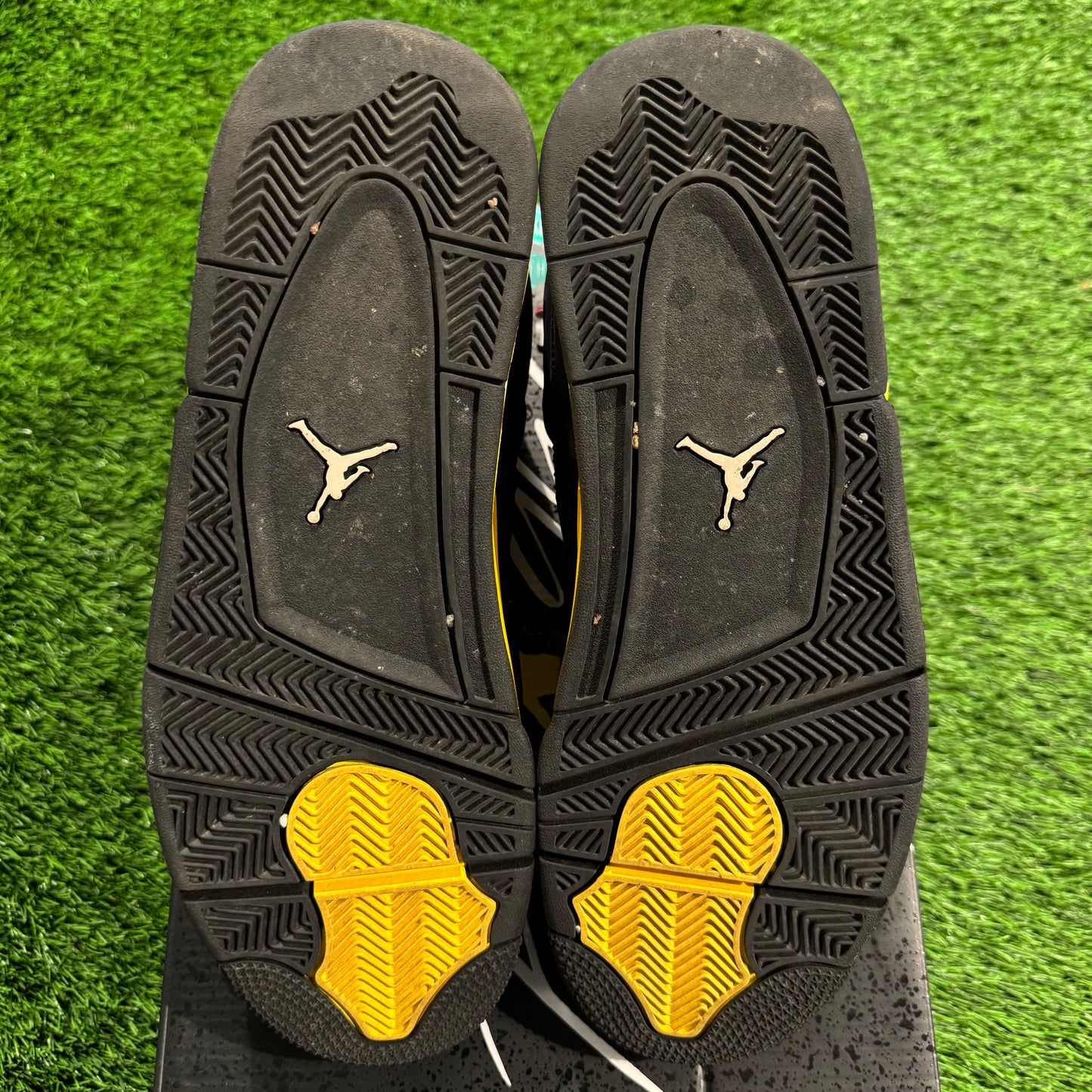 Air Jordan 4 Retro 'Thunder' 2023