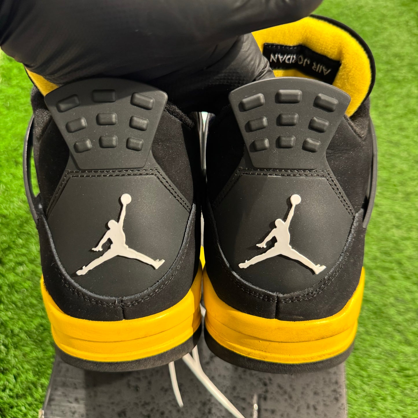 Air Jordan 4 Retro 'Thunder' 2023