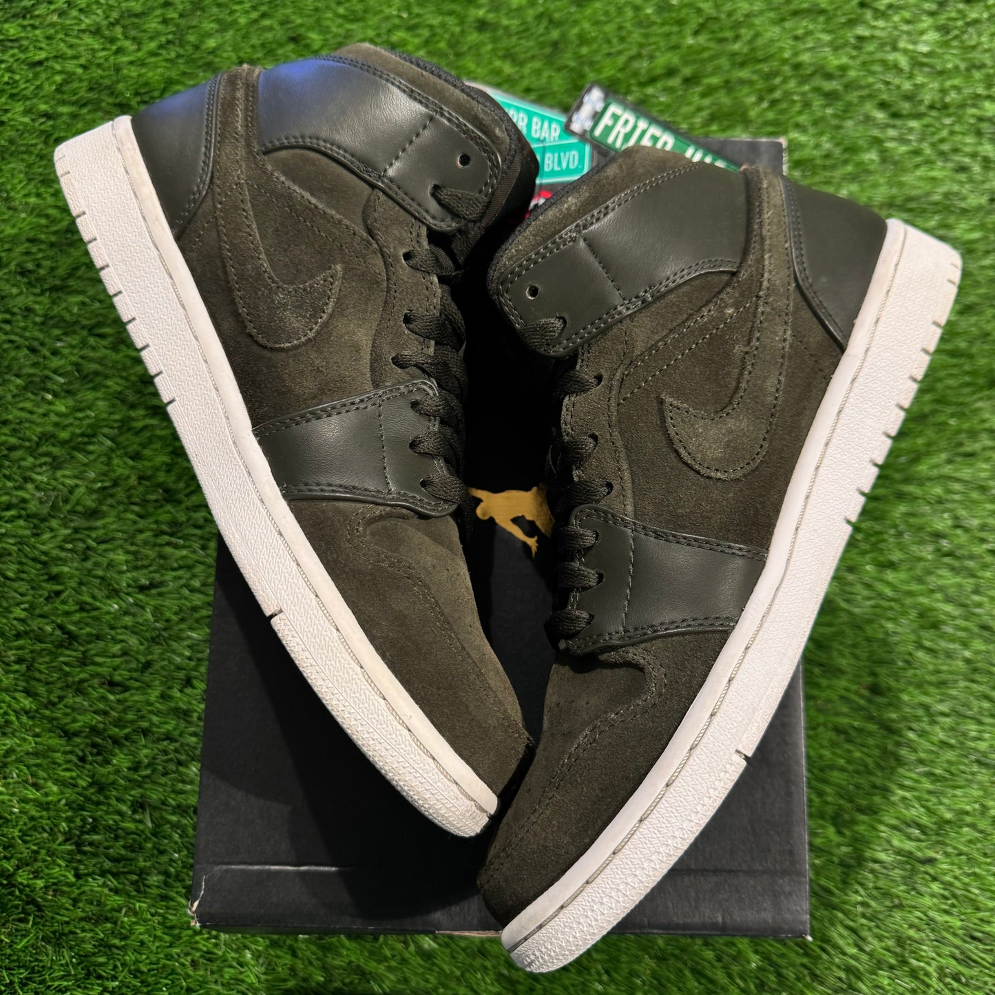 Air Jordan 1 Mid 'Sequoia Max Orange' 8M/9.5W