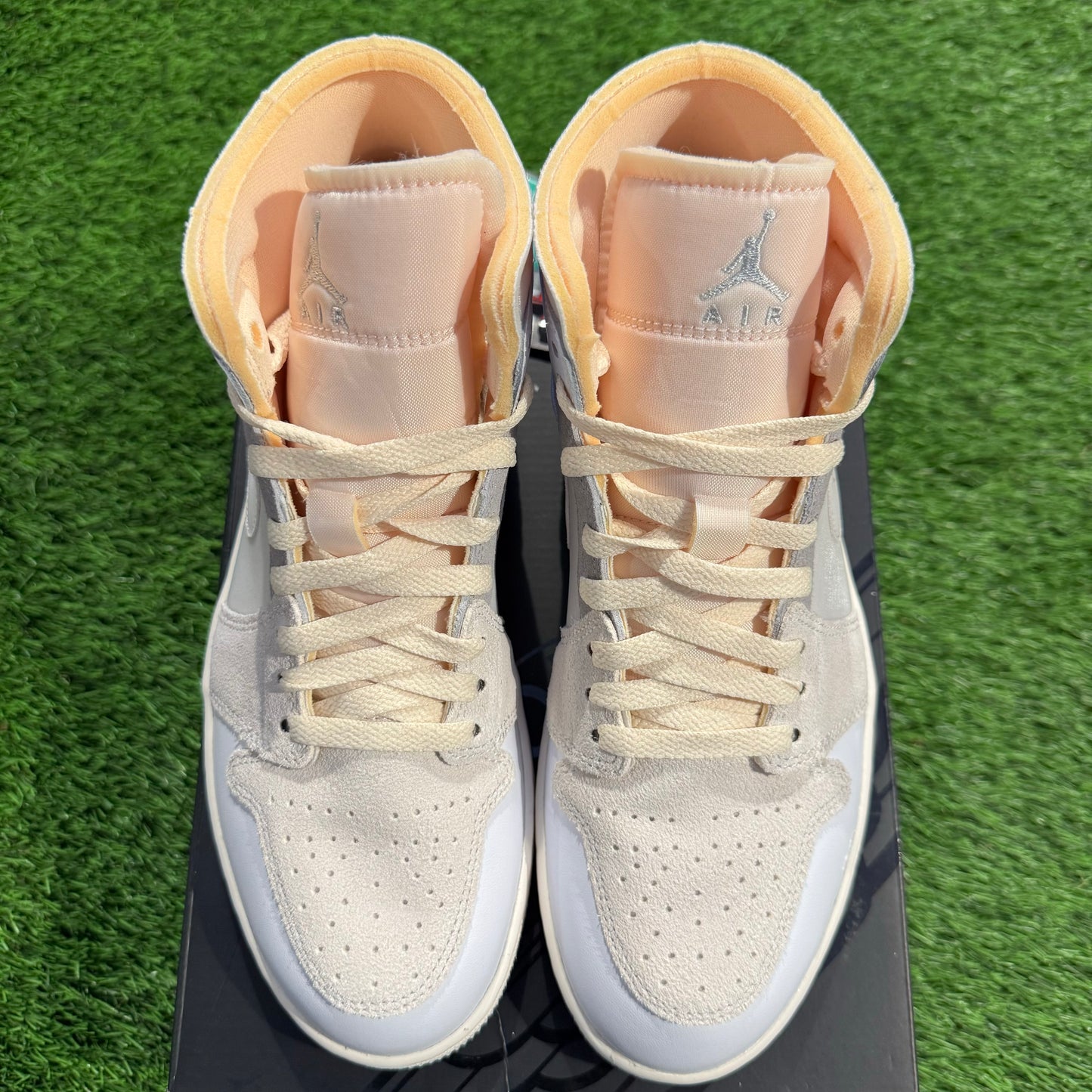 Air Jordan 1 Mid SE 'Inside Out'