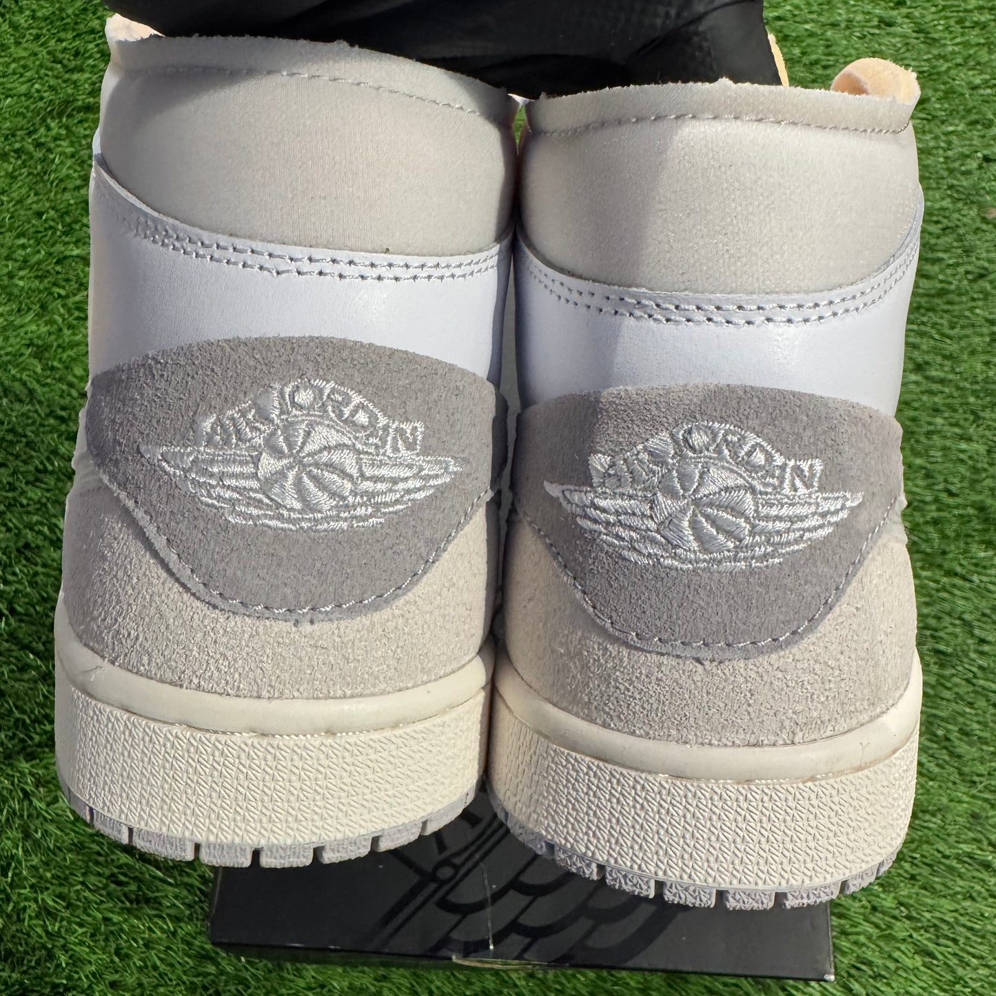 Air Jordan 1 Mid SE 'Inside Out'