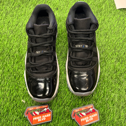 Jordan 11 Retro Low Space Jam (GS) SIZE 7Y/8.5W