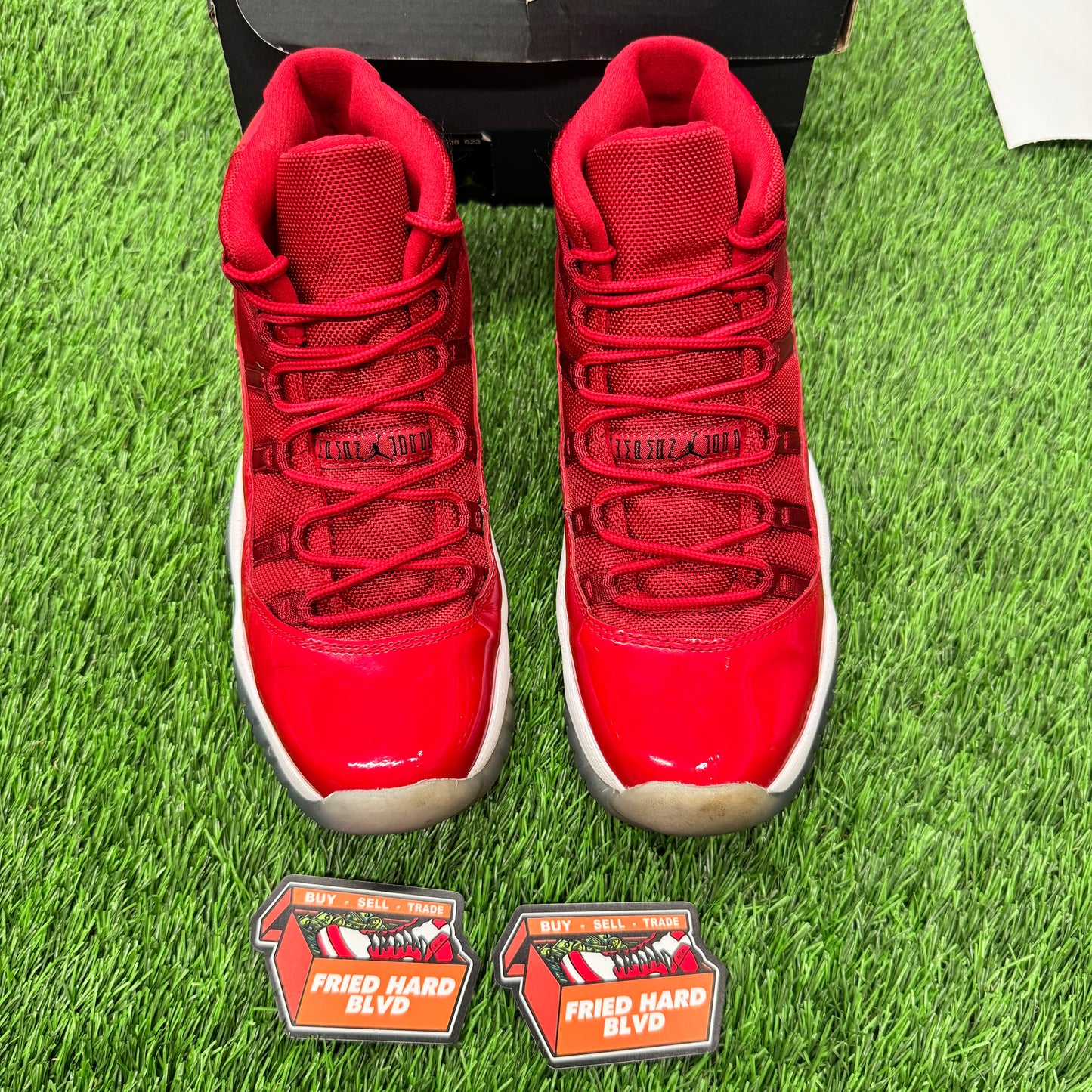 Jordan 11 Retro Win Like 96 (GS) SIZE 7Y/8.5W