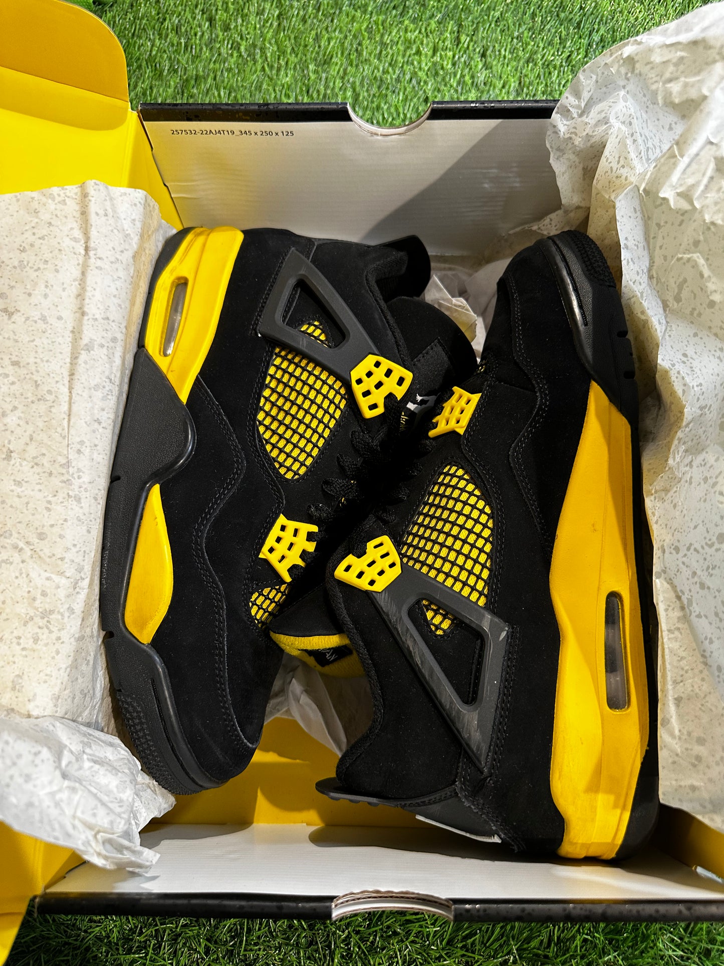 Jordan 4 Retro Thunder (2023)