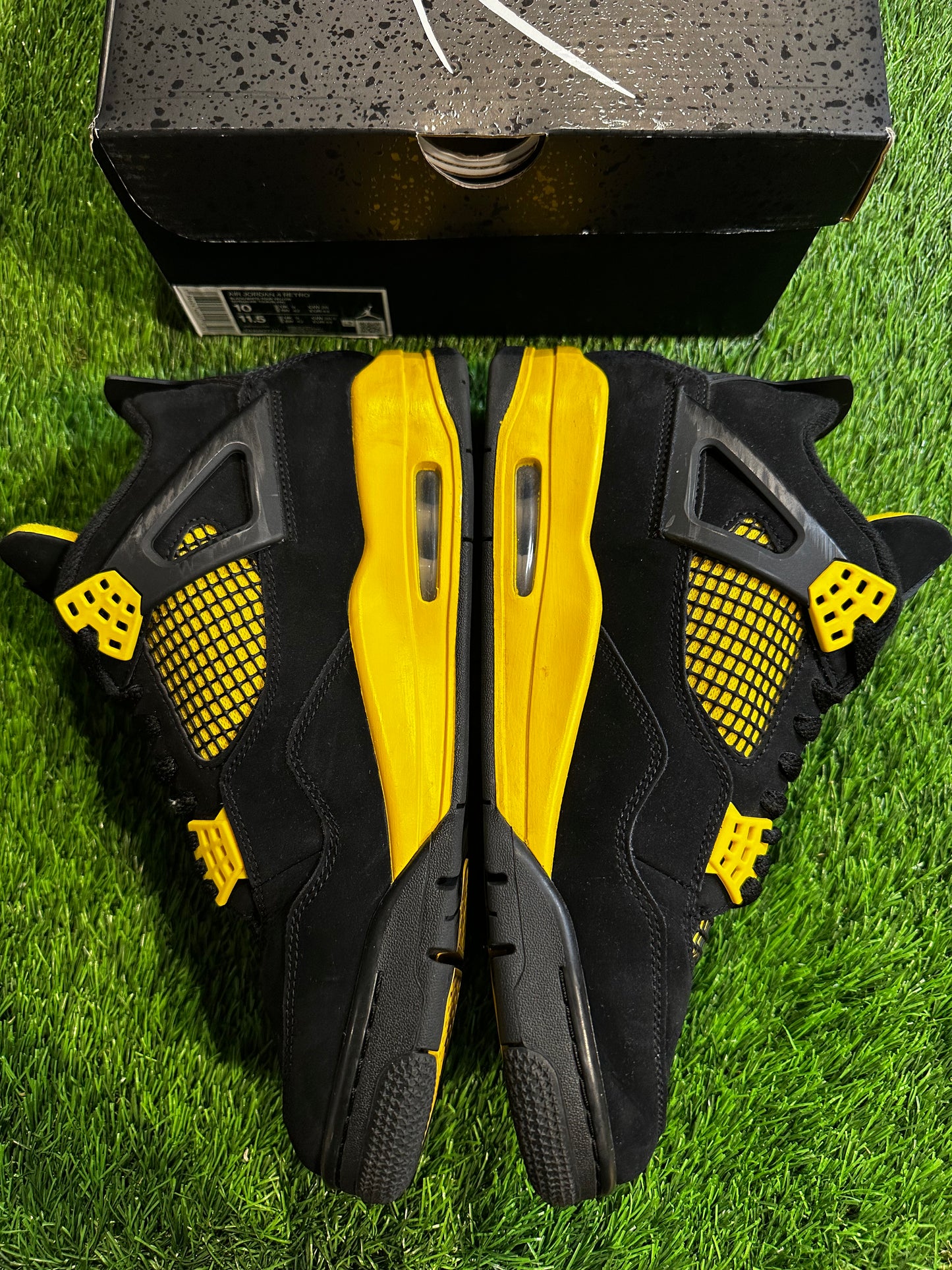 Jordan 4 Retro Thunder (2023)