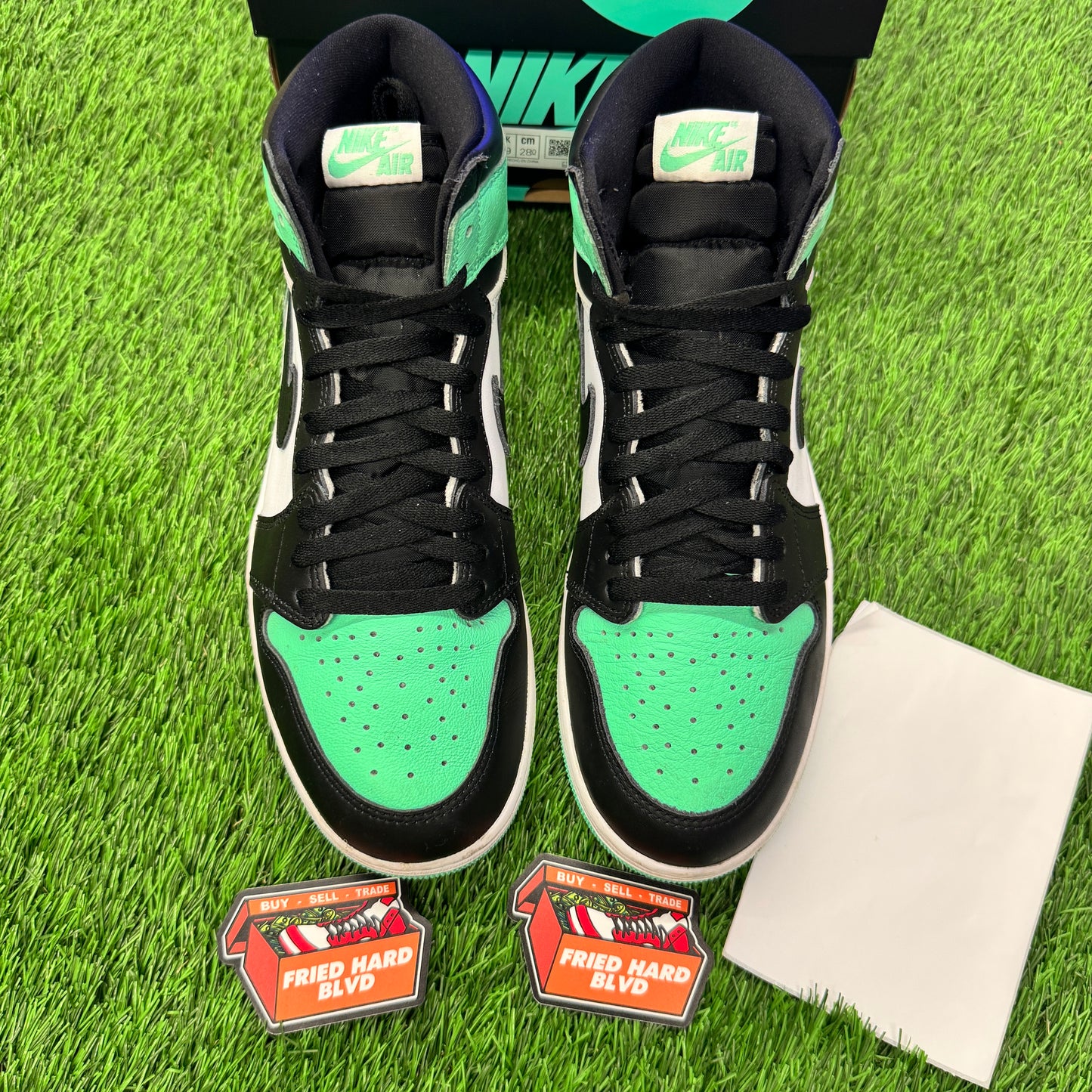 Jordan 1 Retro High OG Green Glow SIZE 10M/11.5W