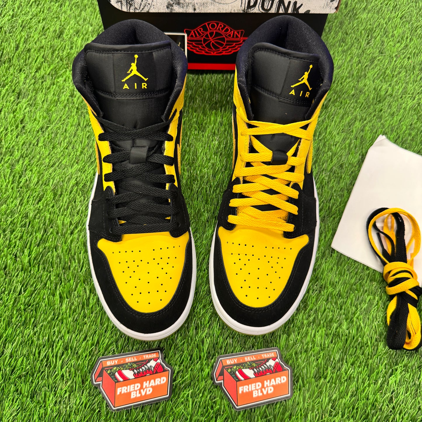 Jordan 1 Mid New Love (2025) SIZE 10M/11.5W