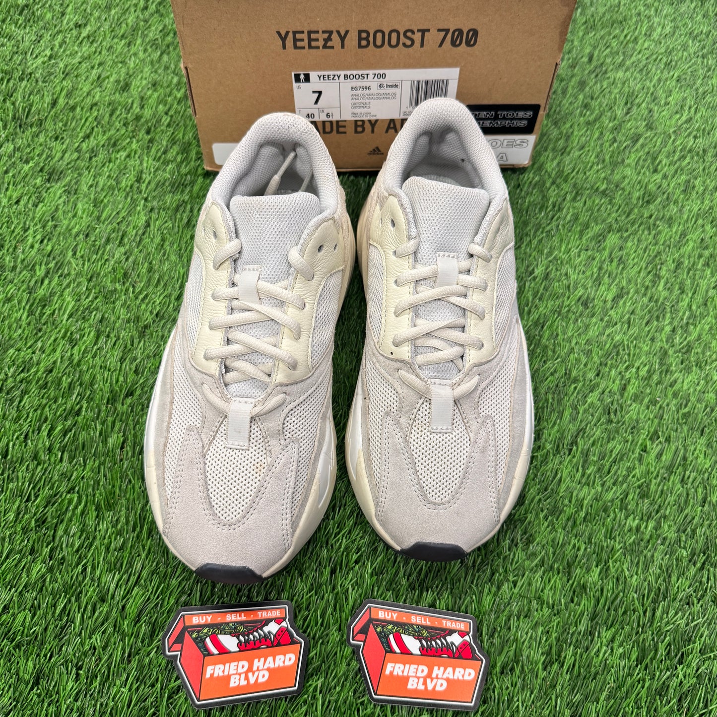 Yeezy Boost 700 Analog SIZE 7Y/8.5W