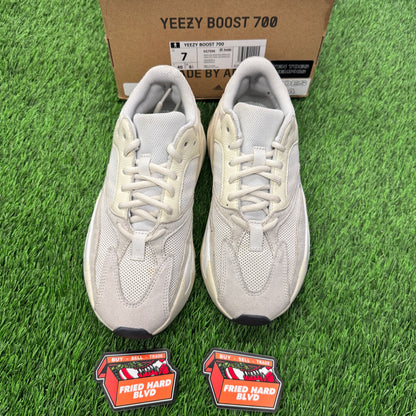 Yeezy Boost 700 Analog SIZE 7Y/8.5W