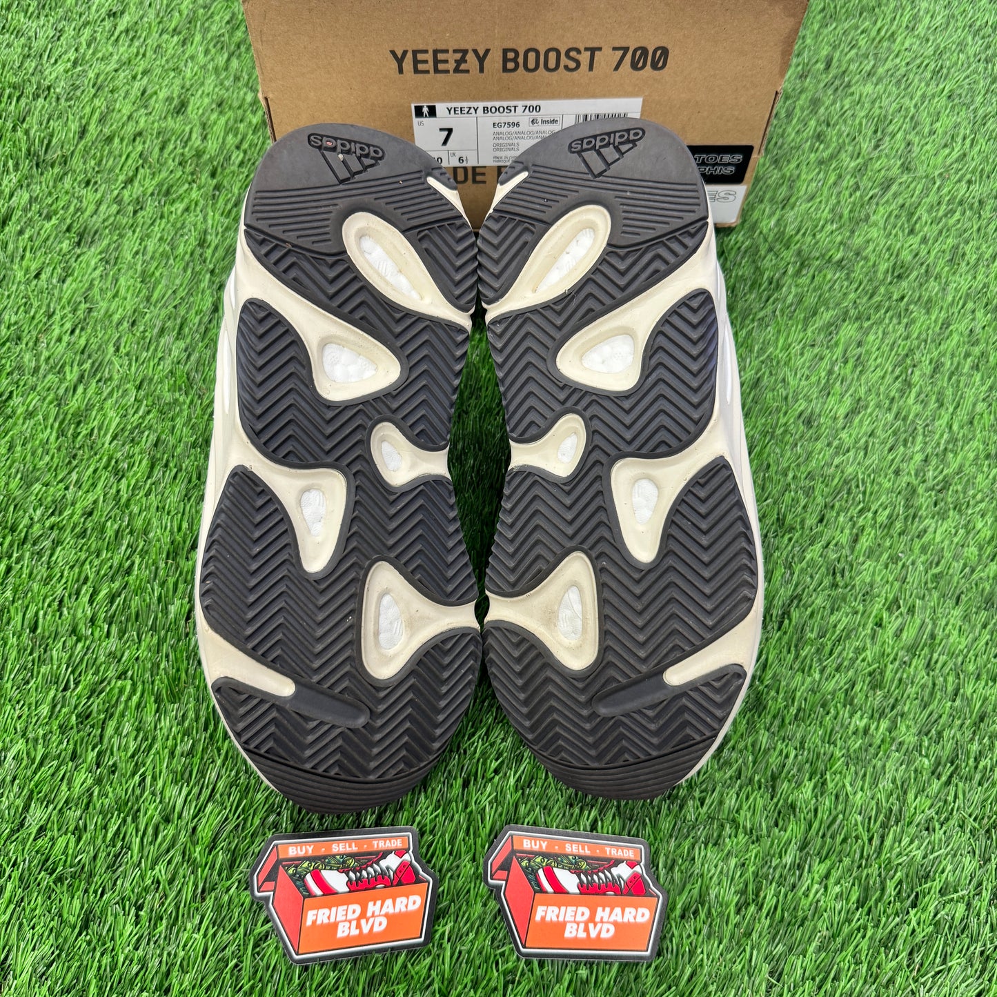 Yeezy Boost 700 Analog SIZE 7Y/8.5W