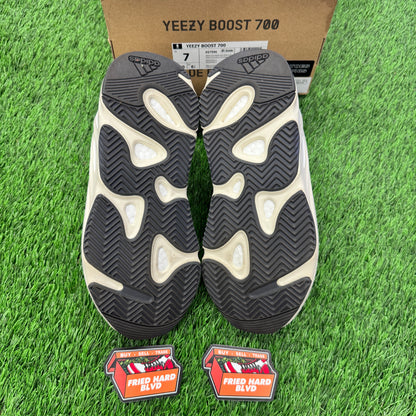 Yeezy Boost 700 Analog SIZE 7Y/8.5W