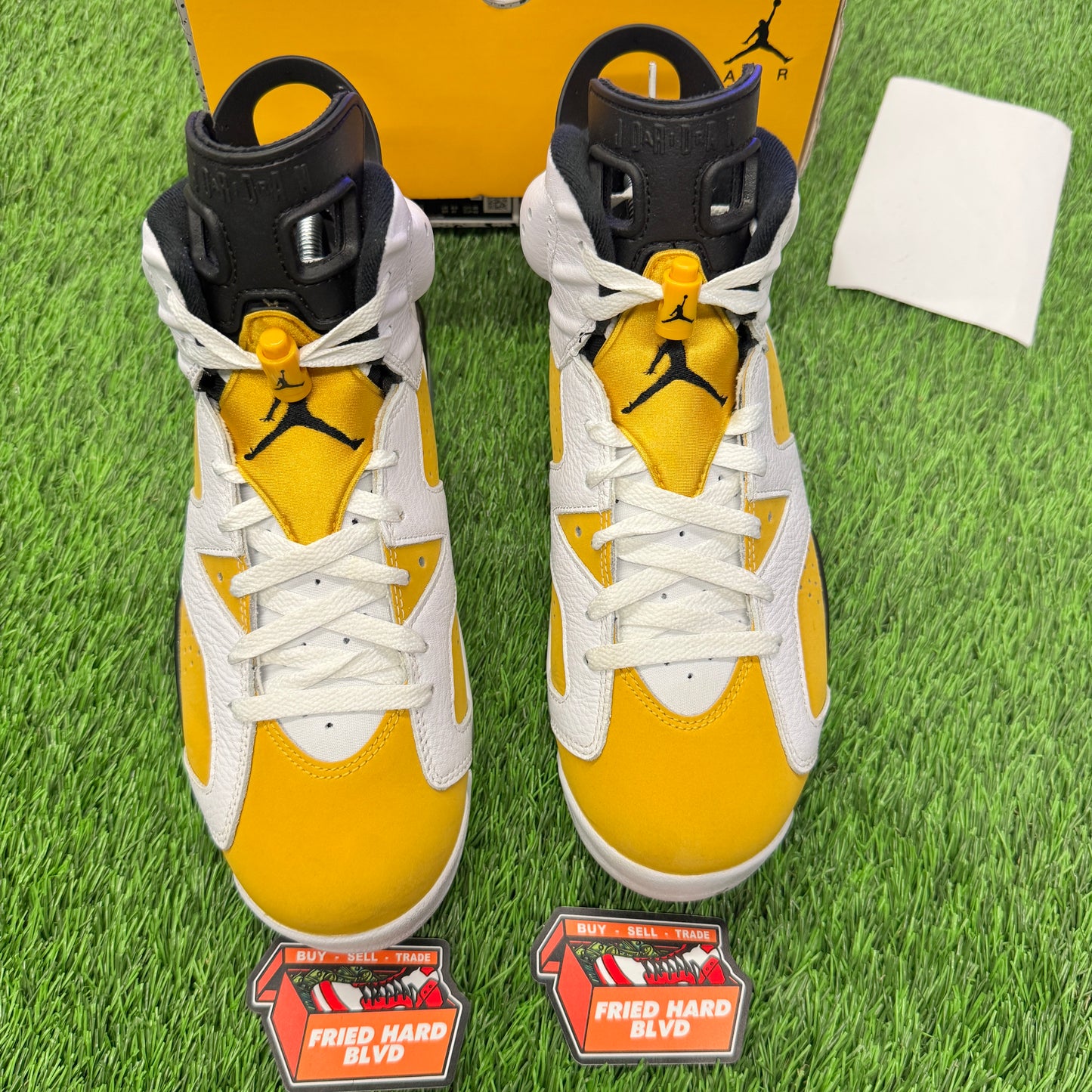 Jordan 6 Retro Yellow Ochre SIZE 9.5M/11W