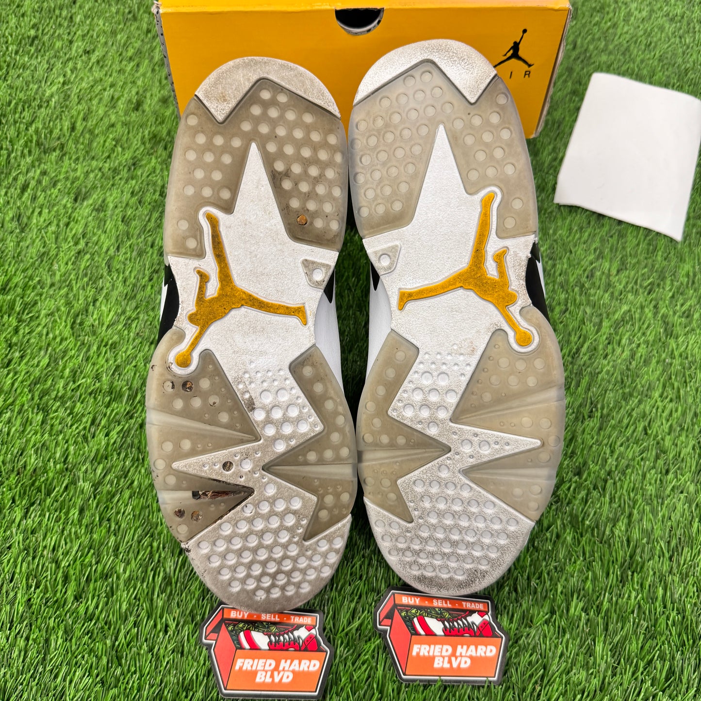 Jordan 6 Retro Yellow Ochre SIZE 9.5M/11W