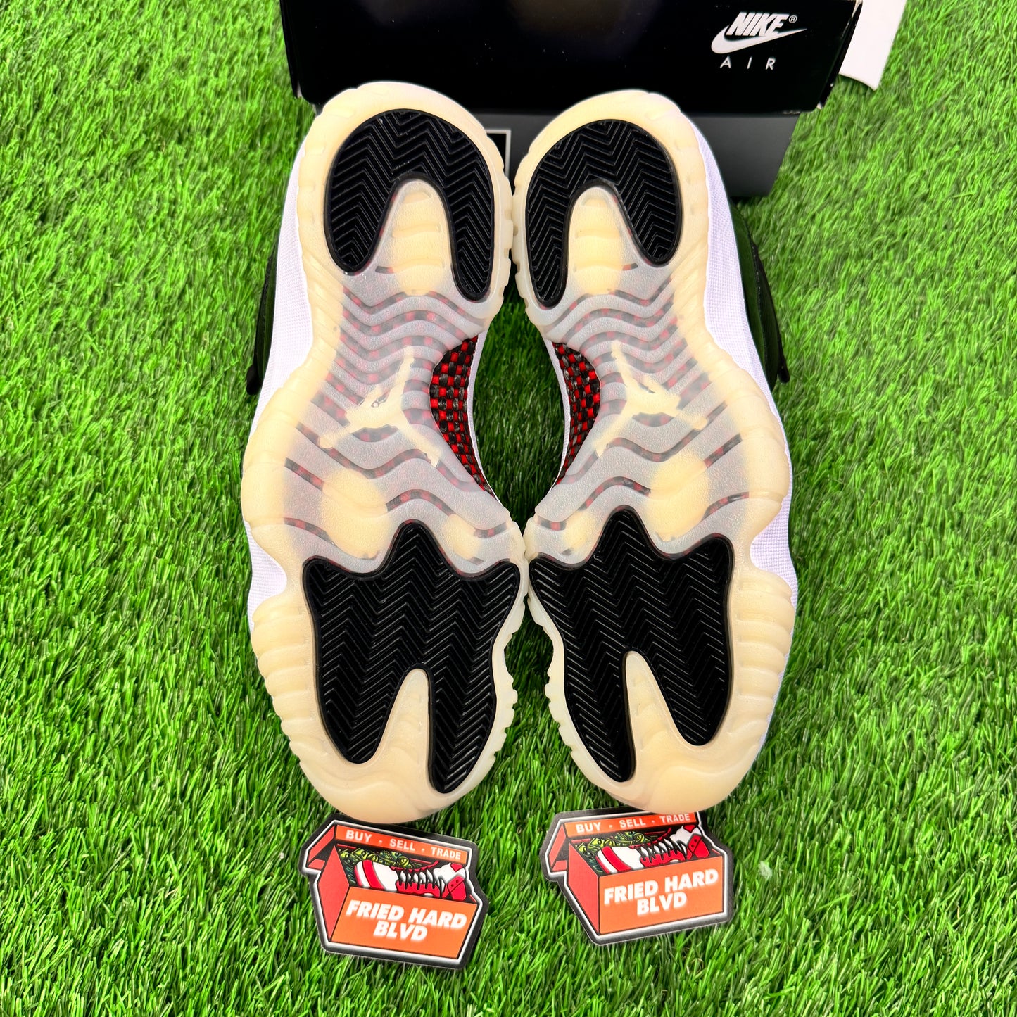 Jordan 11 Retro Low 72-10 SIZE 7.5M/9W