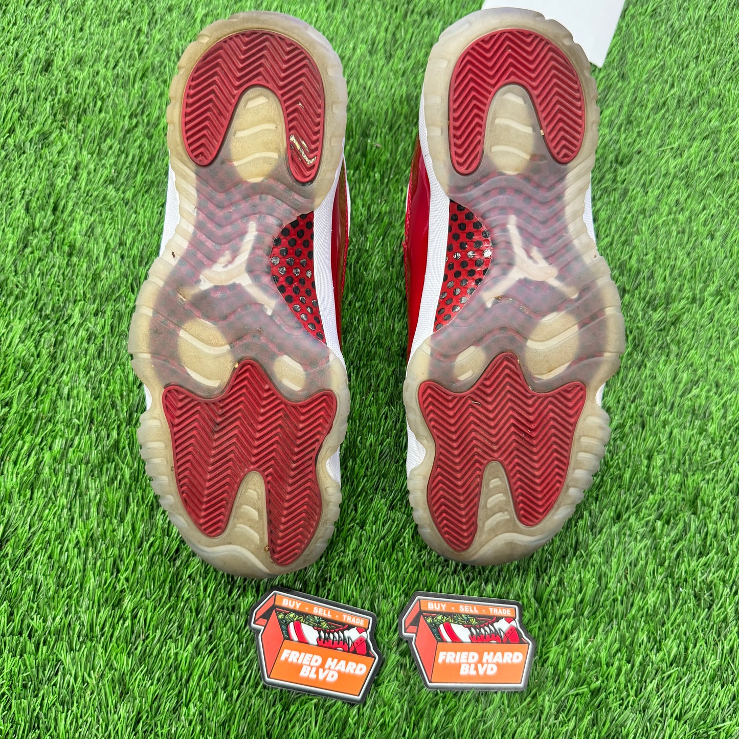 Jordan 11 Retro Cherry (2022) SIZE 9M/10.5W