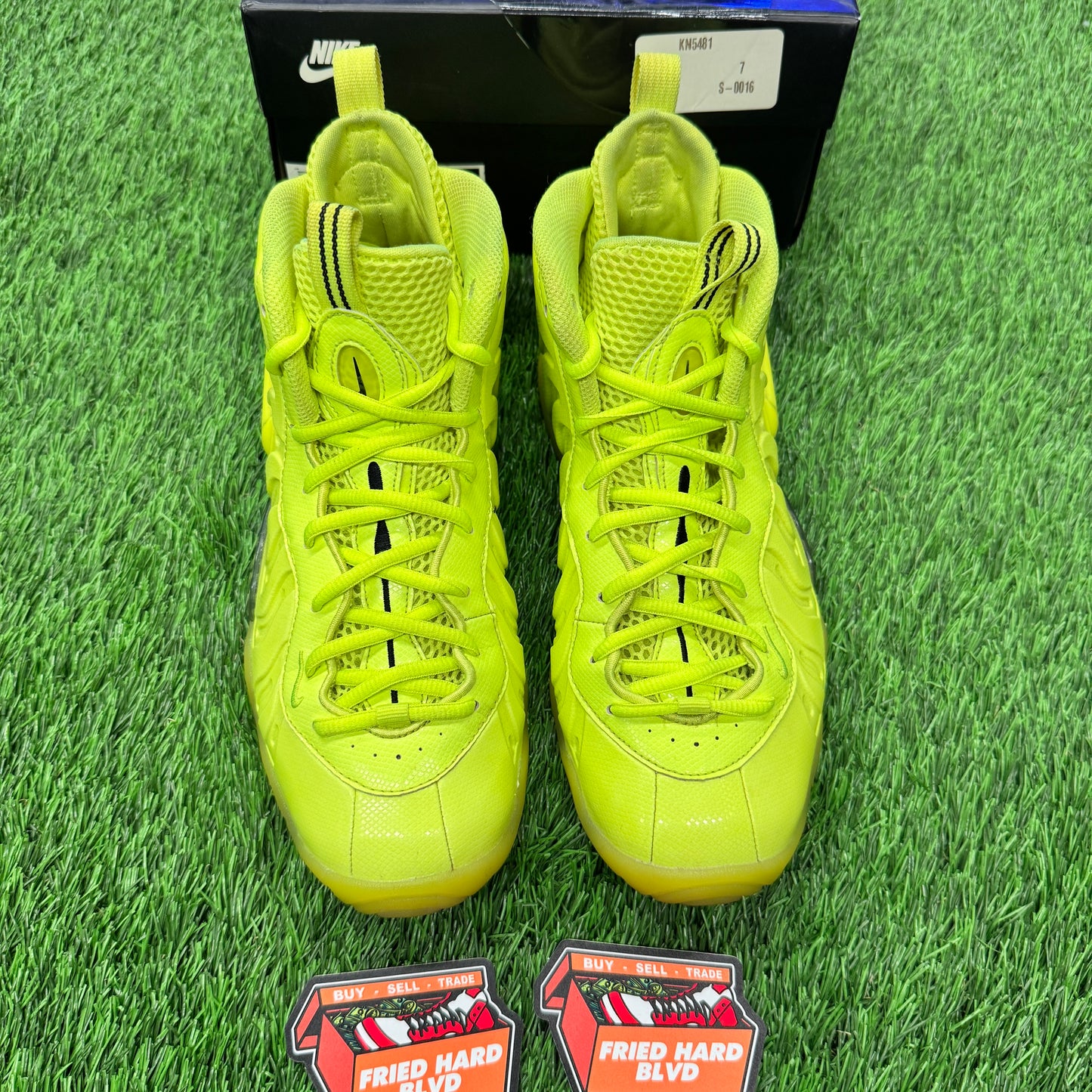 Air Foamposite Pro Volt (GS) SIZE 7Y/8.5W