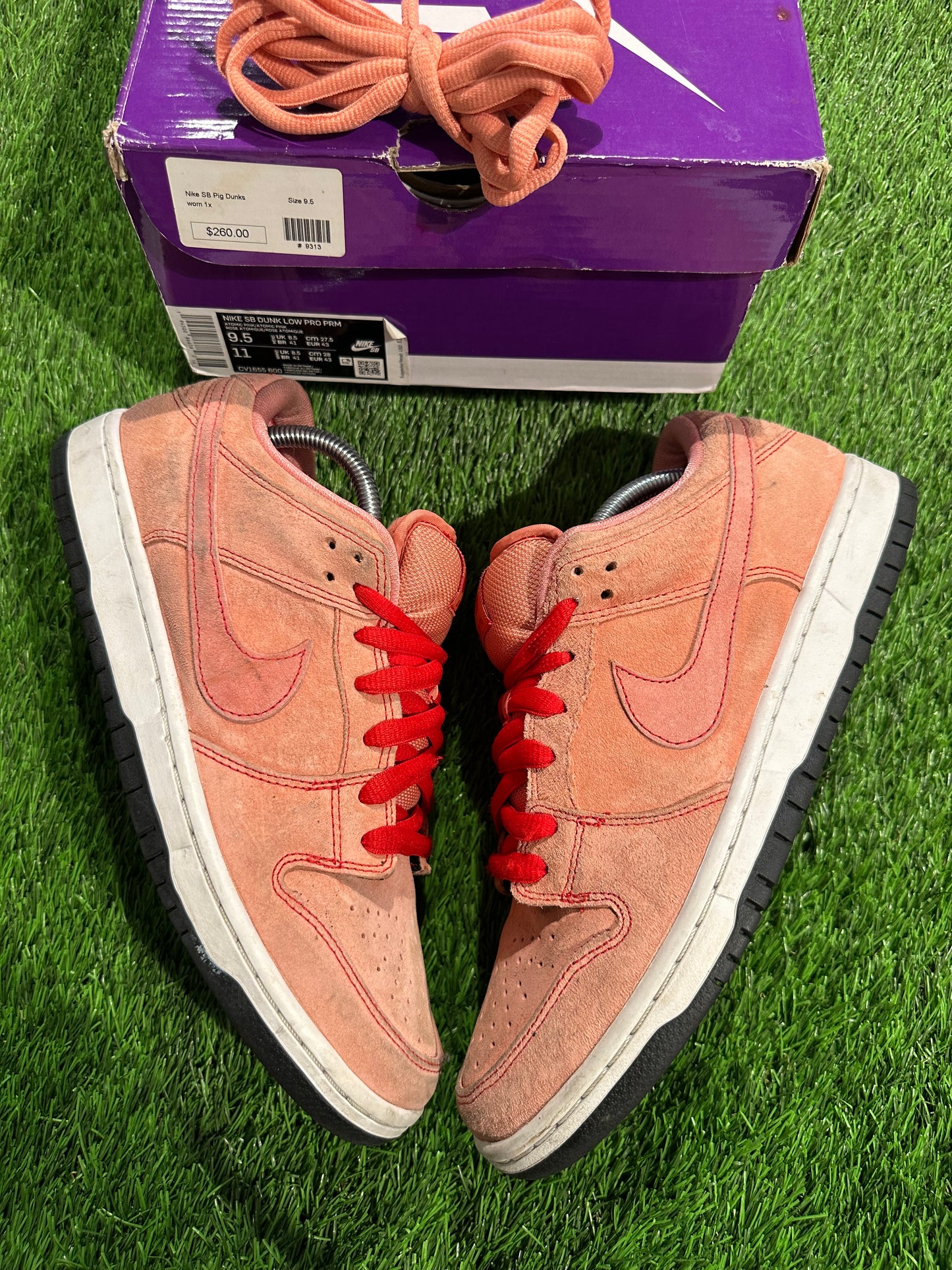 SB Dunk Low Pink Pig SIZE 9.5M/11W