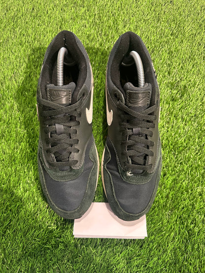 Air Max 1 Outdoor Green SIZE 9.5M/11W