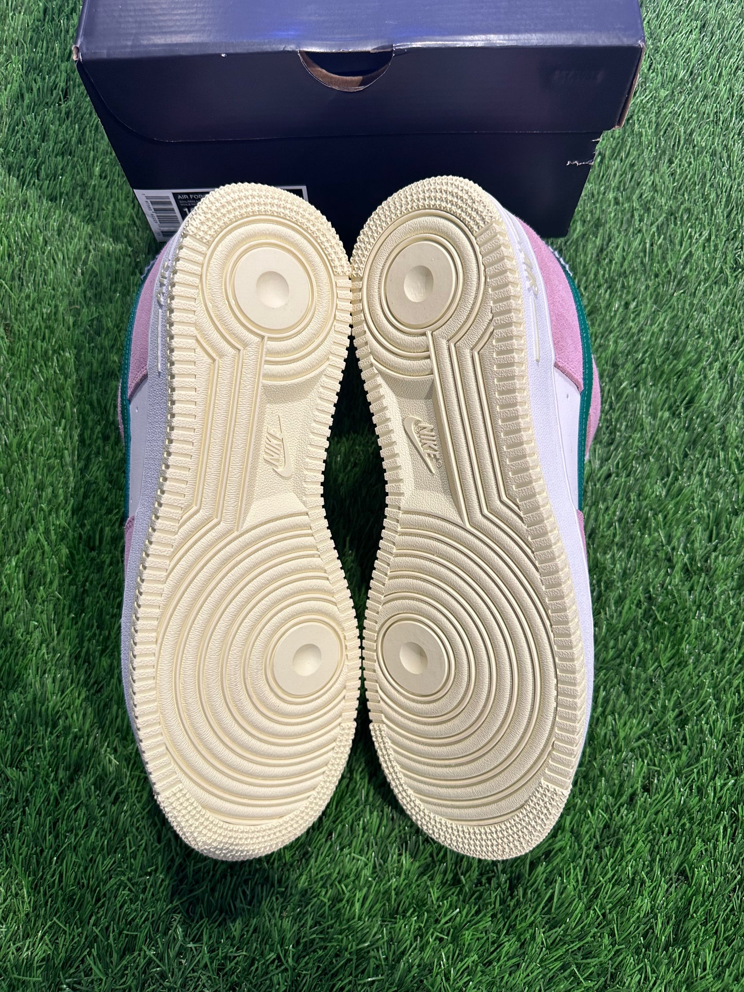 Nike Air Force 1 Low '07 LV8 Medium Soft Pink Malachite