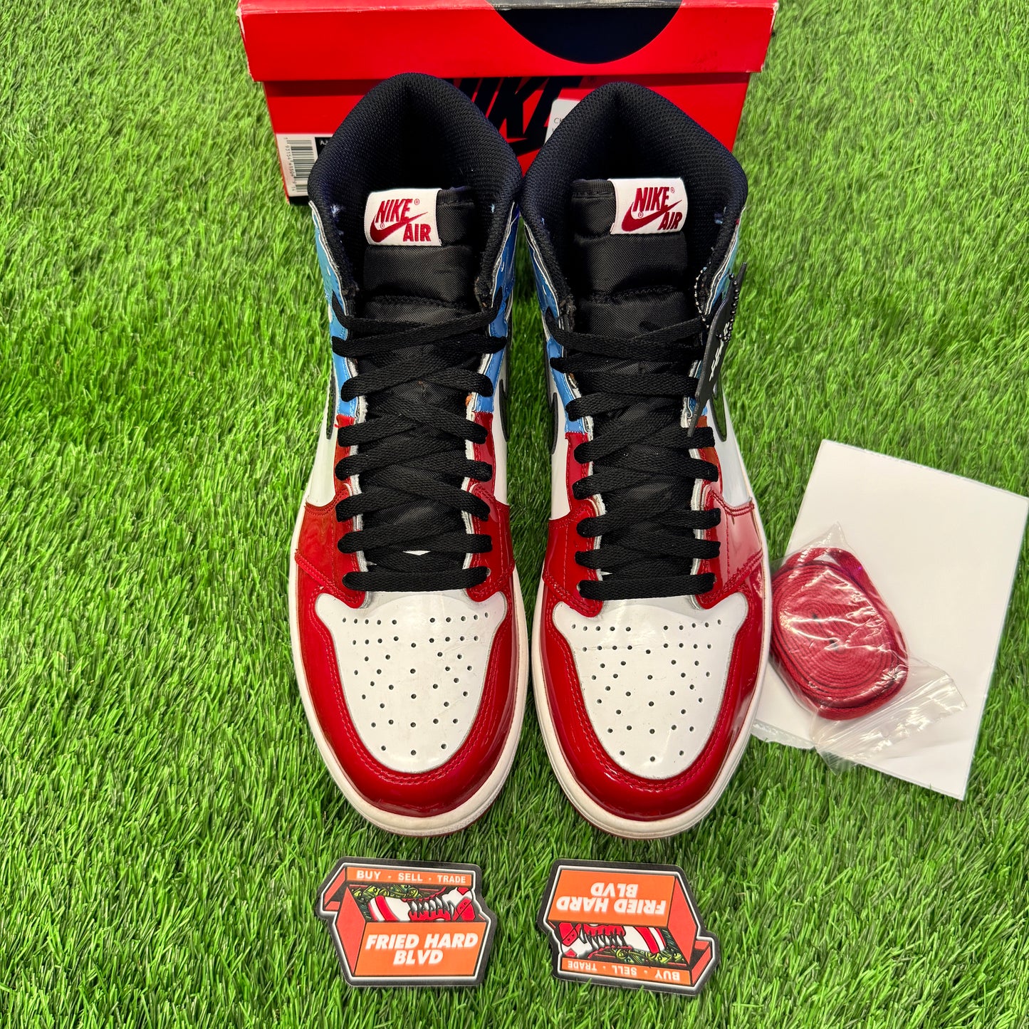 Jordan 1 Retro High Fearless UNC Chicago SIZE 10.5M/12W