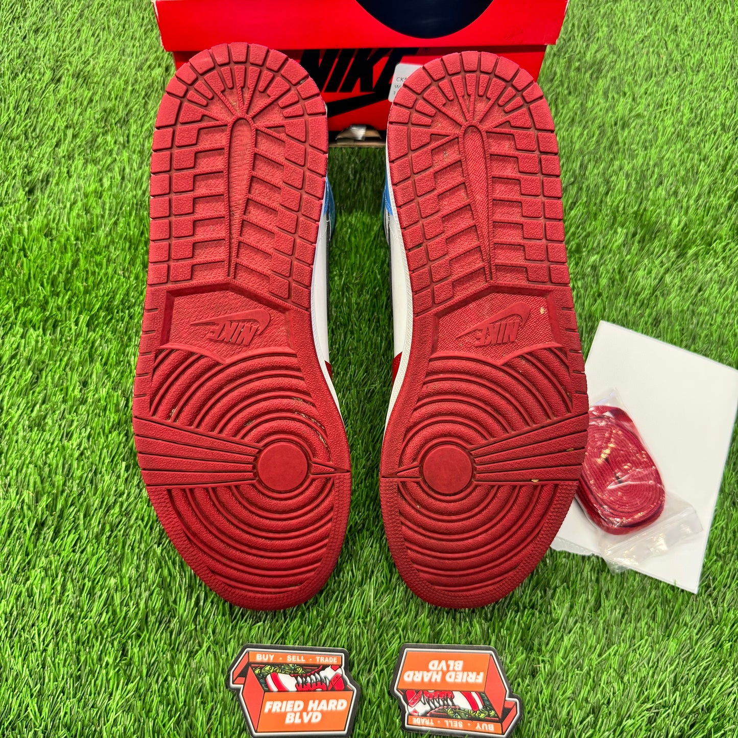 Jordan 1 Retro High Fearless UNC Chicago SIZE 10.5M/12W