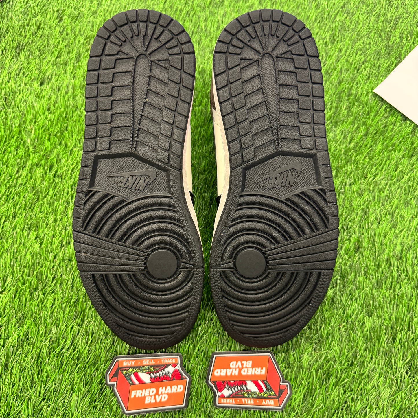 Jordan 1 Retro High Dark Mocha SIZE 8.5M/10W