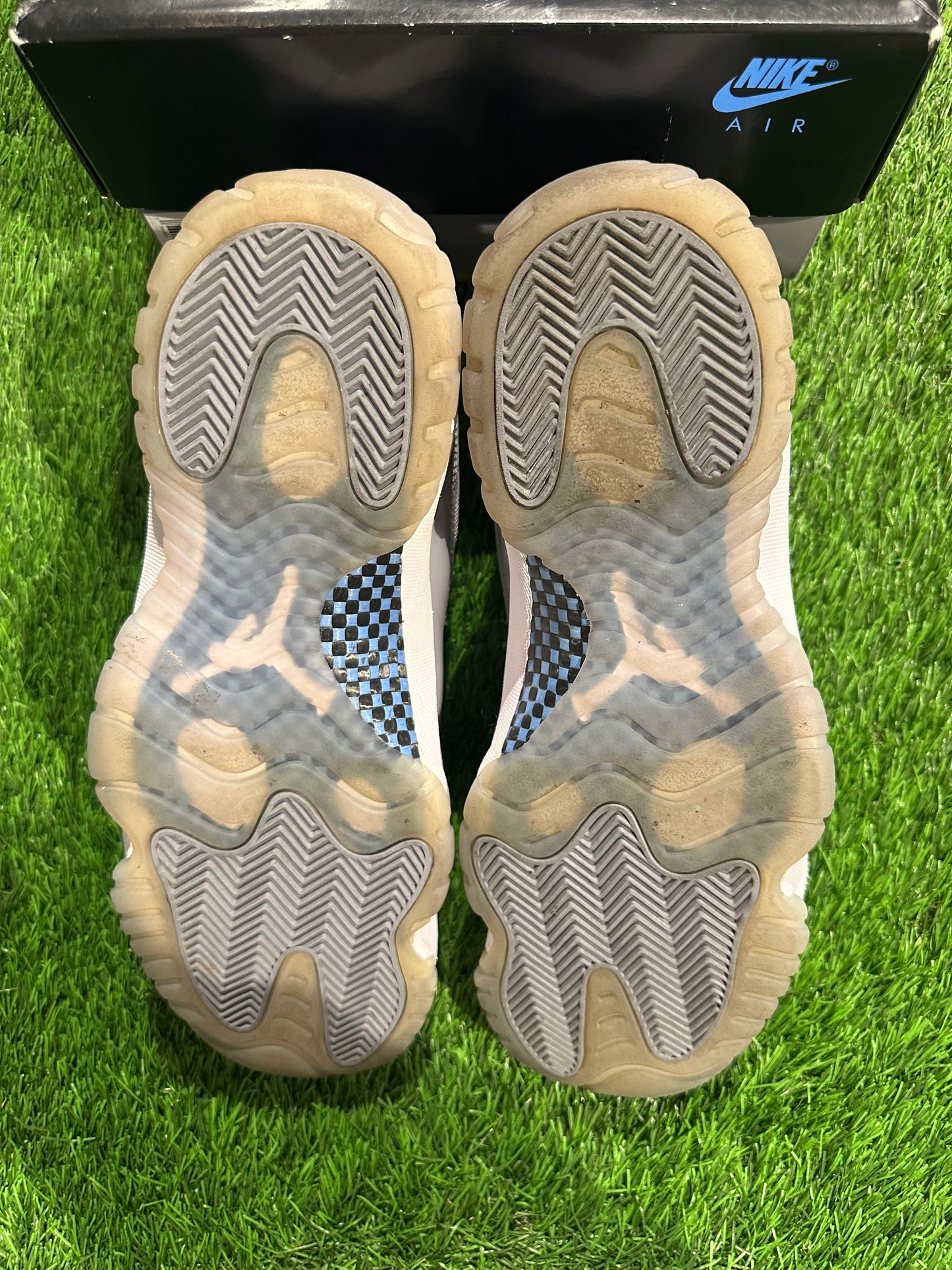 Jordan 11 Retro Low Cement Grey