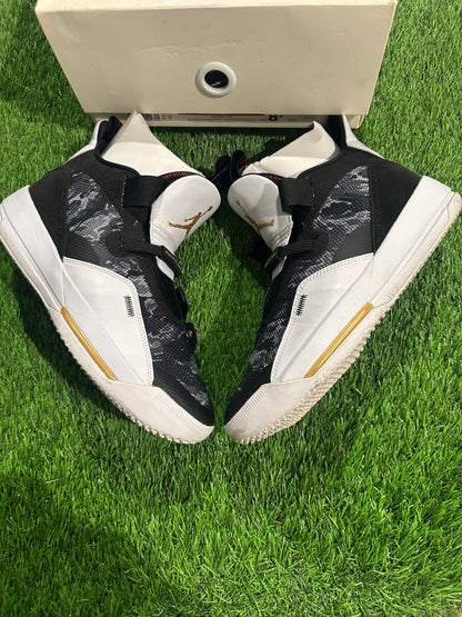 Jordan XXXIII Camo SIZE 8.5M/10W