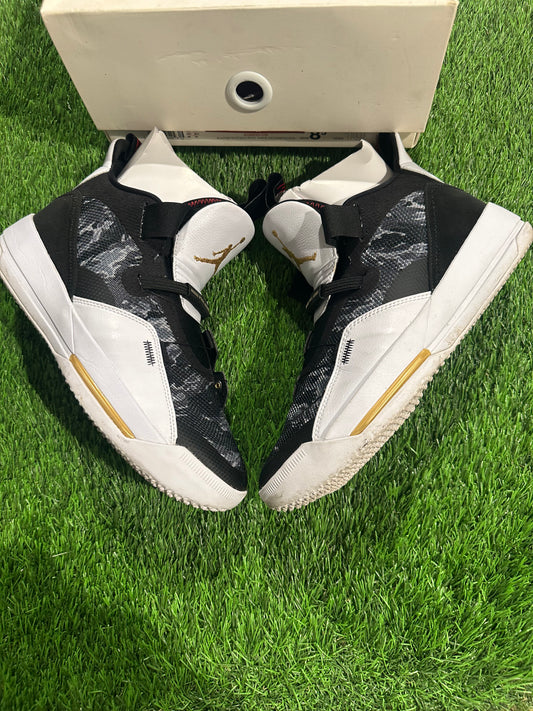 Jordan XXXIII Camo SIZE 8.5M/10W