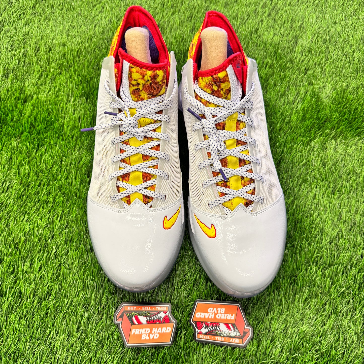 LeBron 19 Low Magic Fruity Pebbles SIZE 14M/15.5W