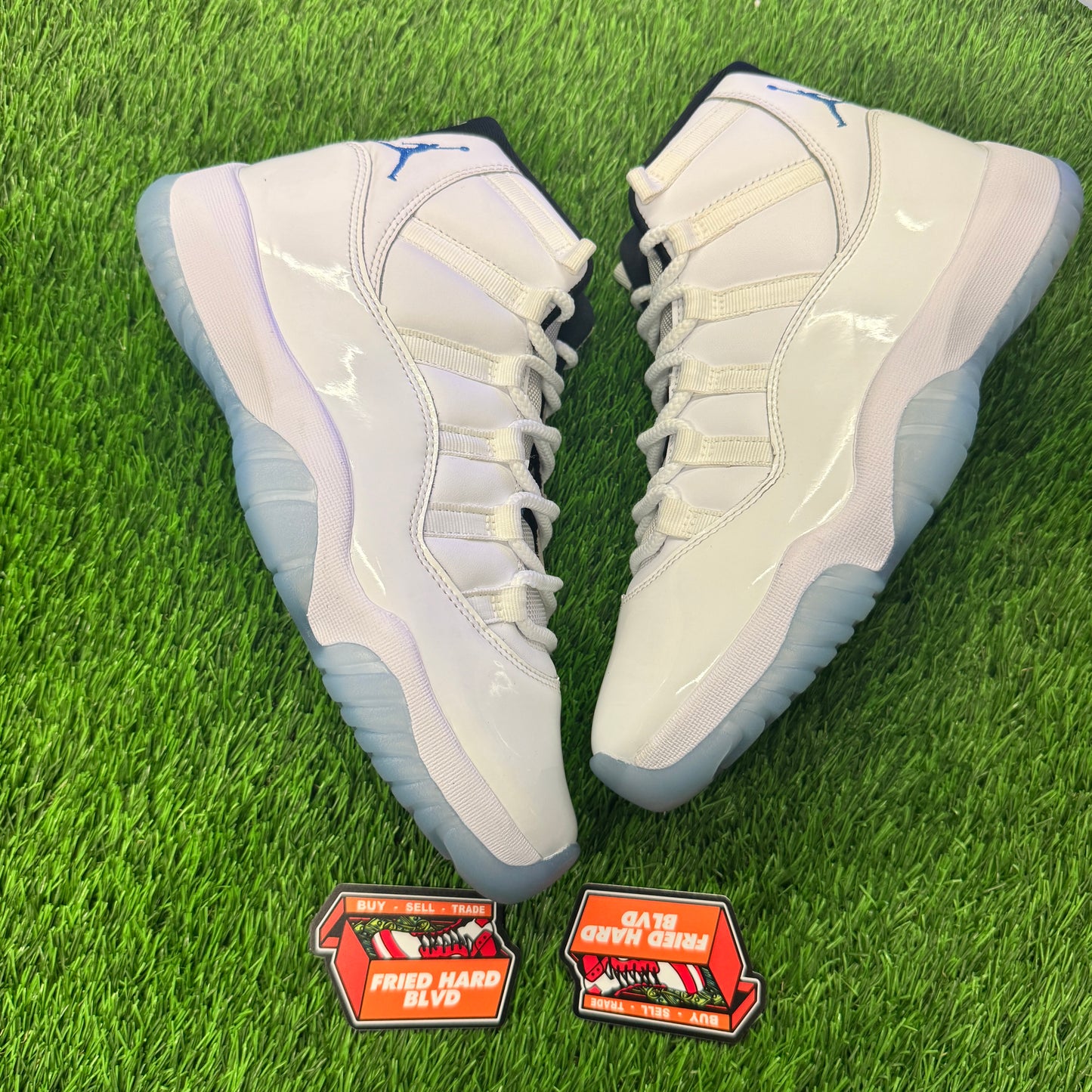 Jordan 11 Retro Legend Blue (2024) SIZE 9M/10.5W