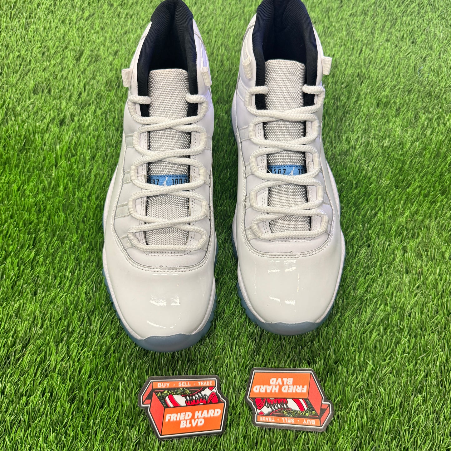 Jordan 11 Retro Legend Blue (2024) SIZE 9M/10.5W