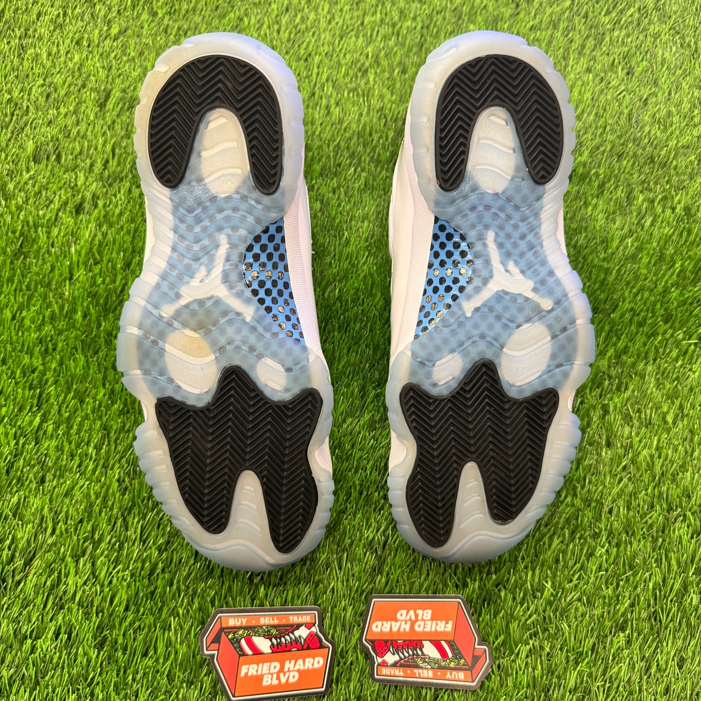 Jordan 11 Retro Legend Blue (2024) SIZE 9M/10.5W