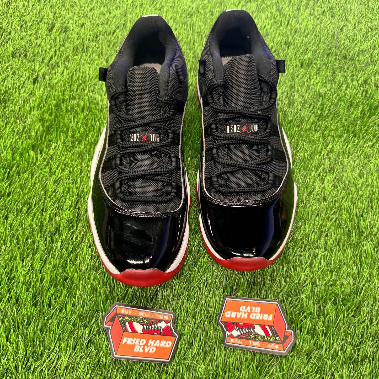 Jordan 11 Retro Low Bred (2025) SIZE 9.5M/11W