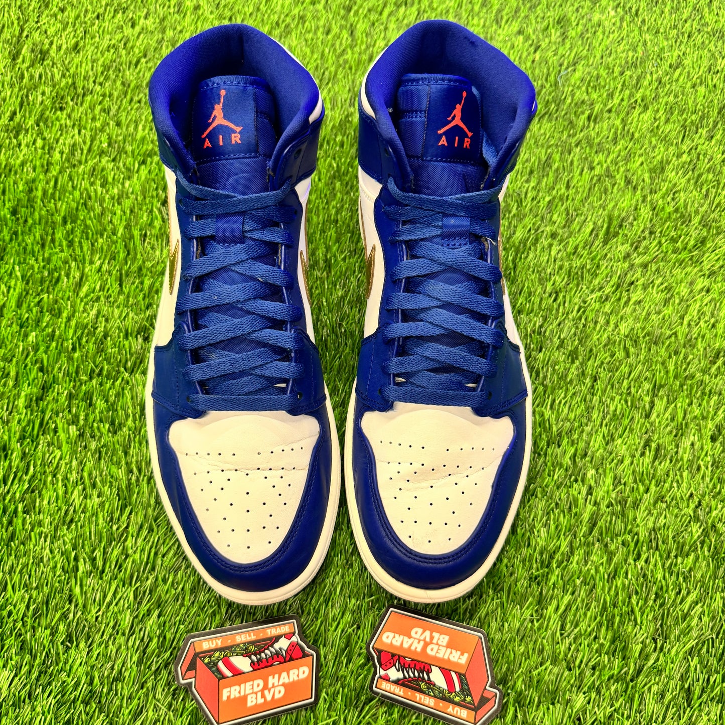 Jordan 1 Retro Gold Medal SIZE 10.5M/12W