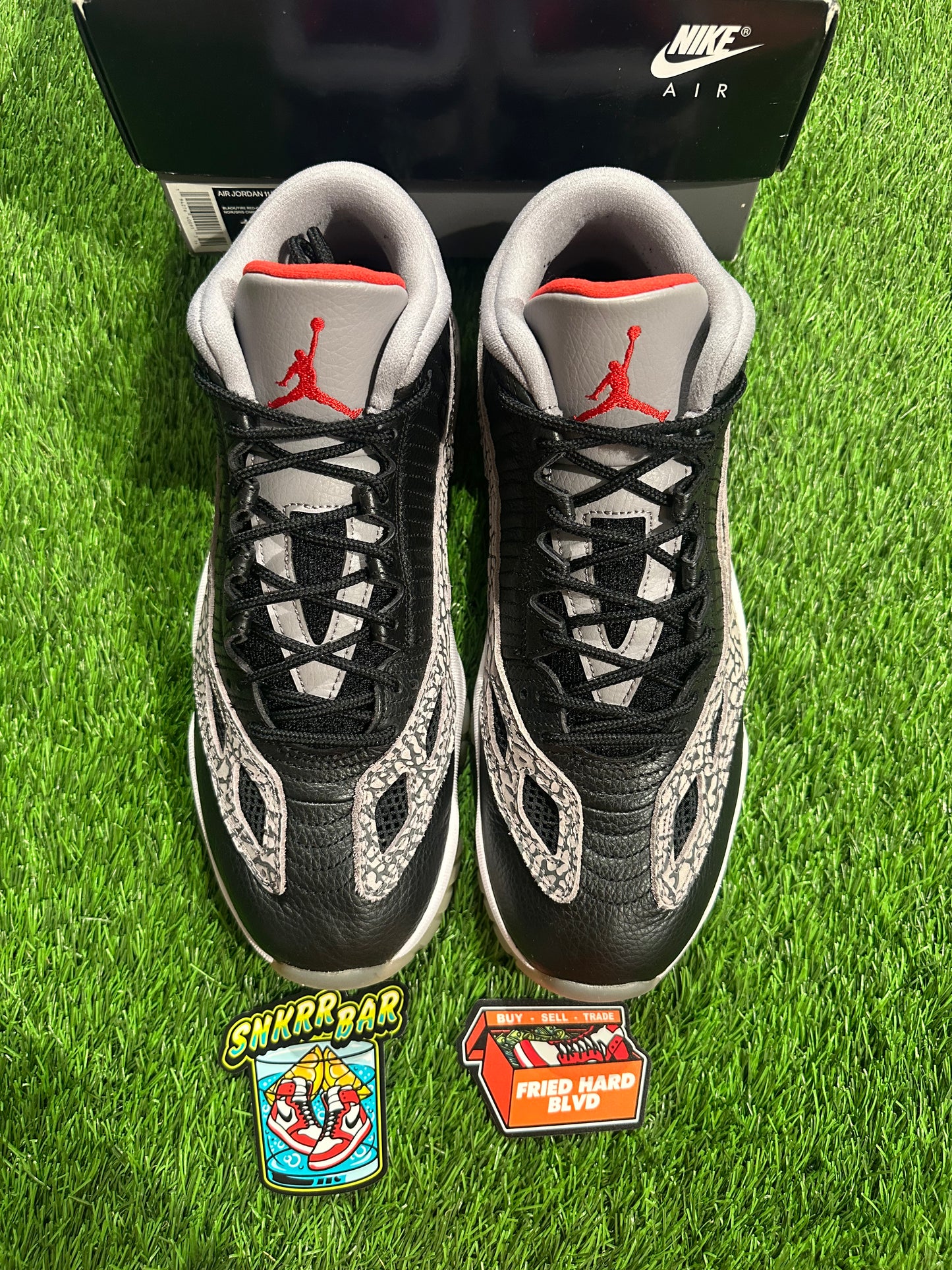 Jordan 11 Retro Low IE Black Cement