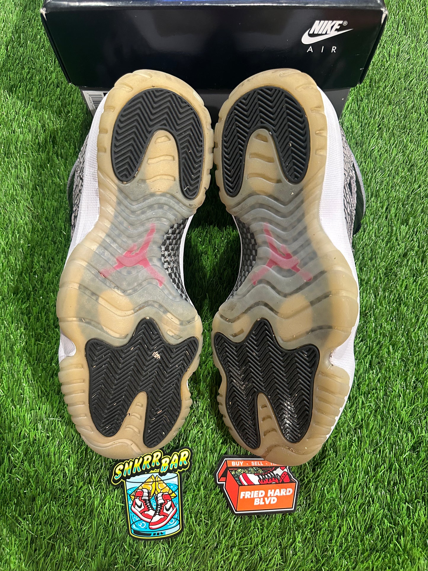 Jordan 11 Retro Low IE Black Cement