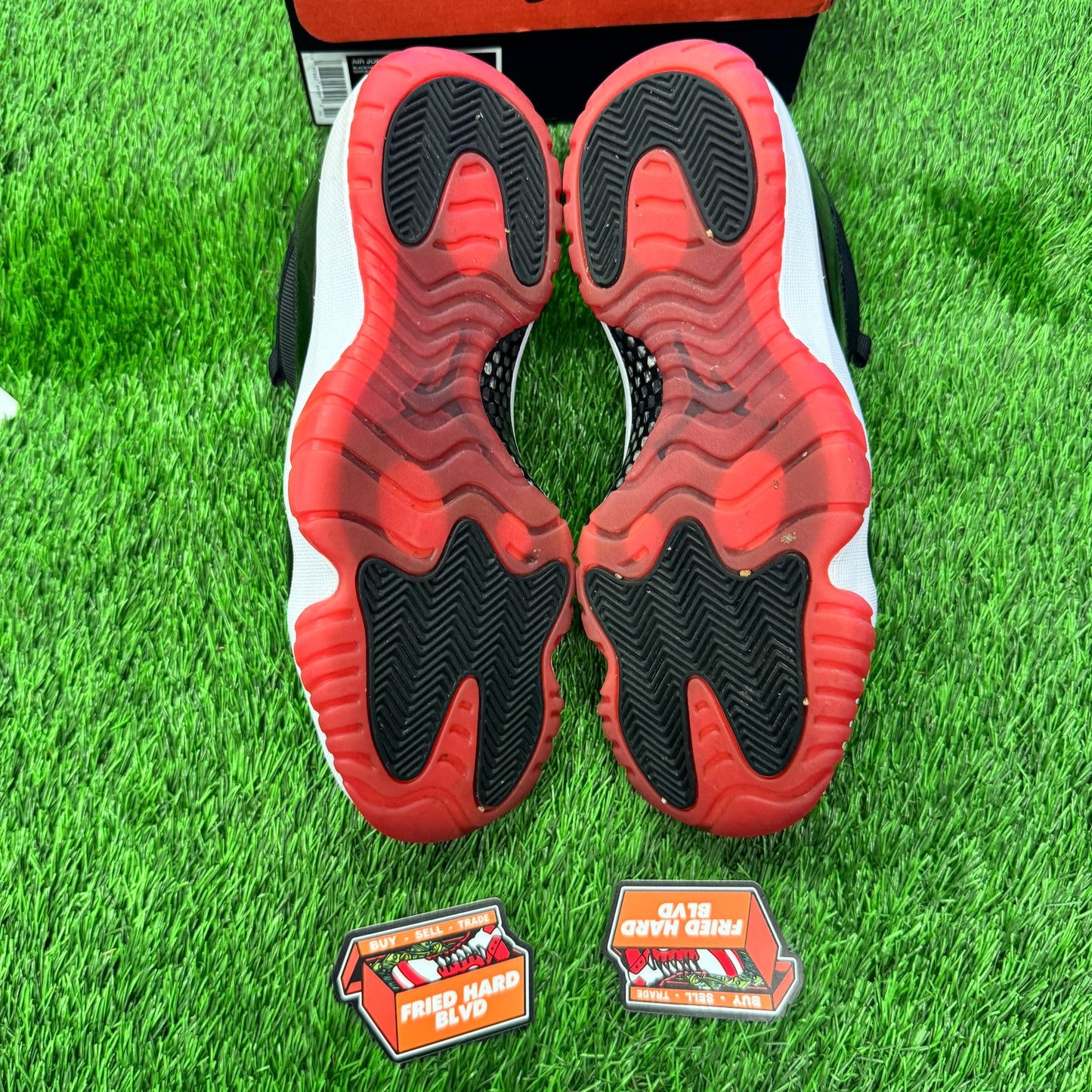 Jordan 11 Retro Low Bred (2025) SIZE 9M/10.5W